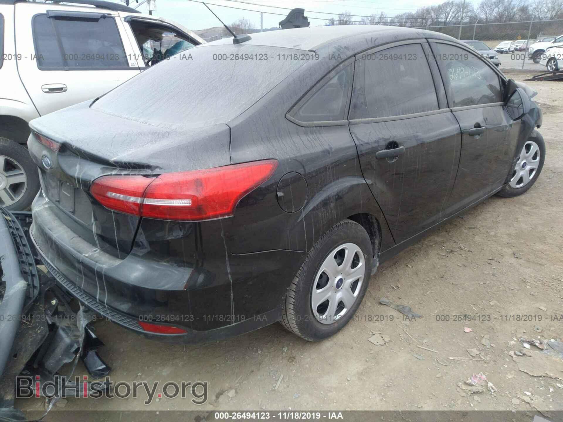 2018 Ford Focus - VIN: 1FADP3E28JL255980 - Фото 4