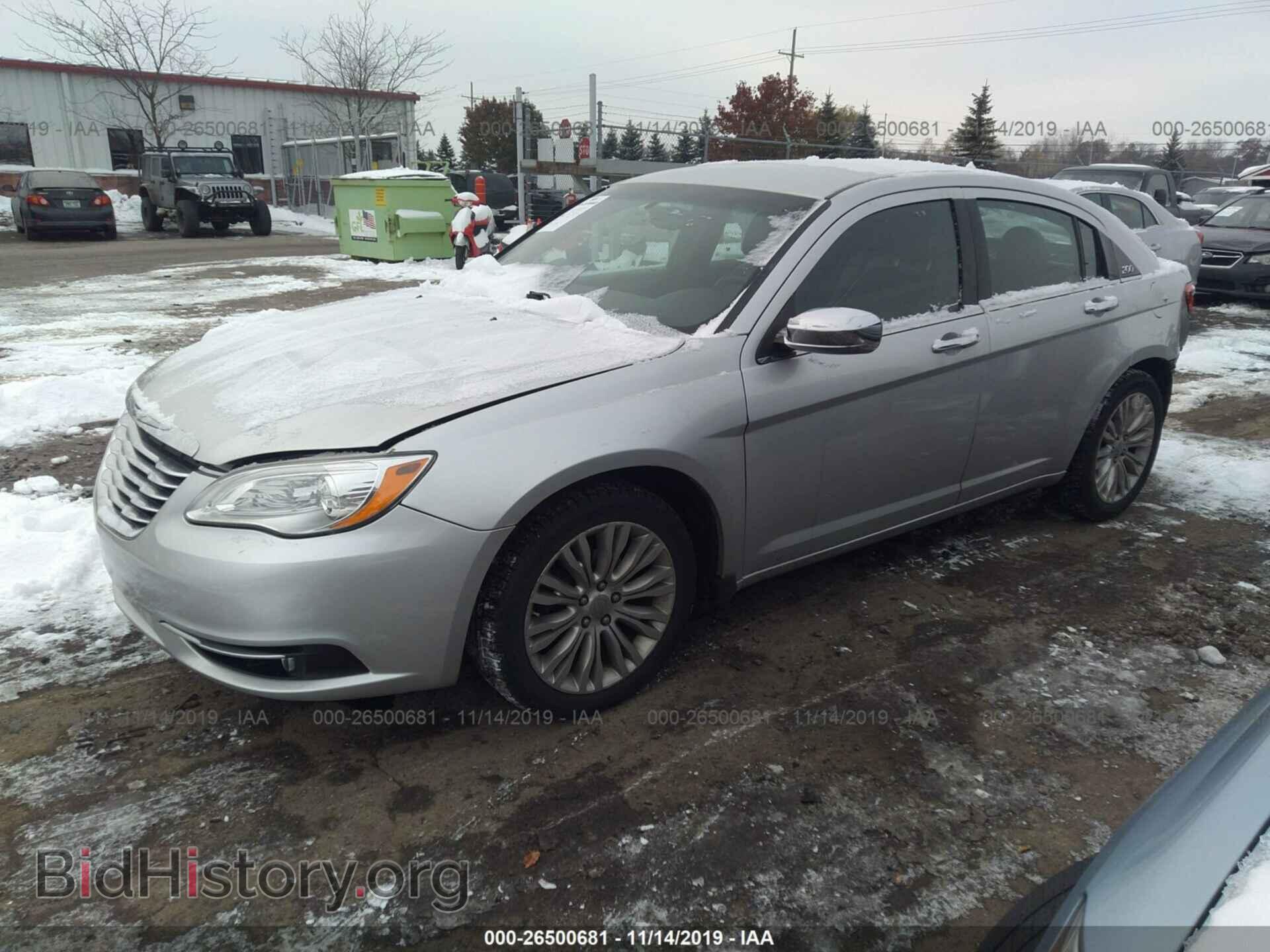 2011 CHRYSLER 200 - VIN: 1C3BC2FG7BN623156 - Фото 2