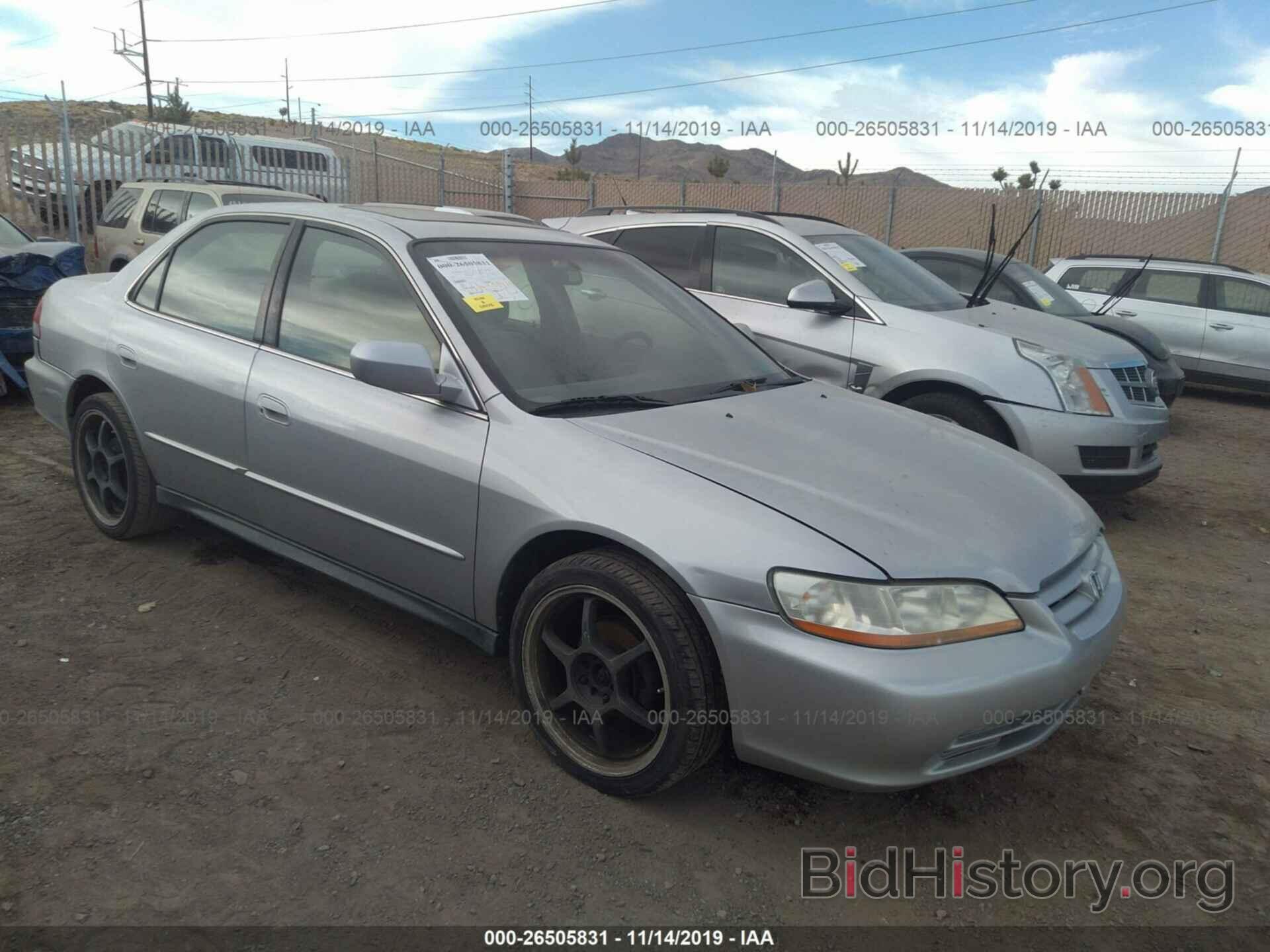 Photo 1HGCG56742A067113 - HONDA ACCORD 2002