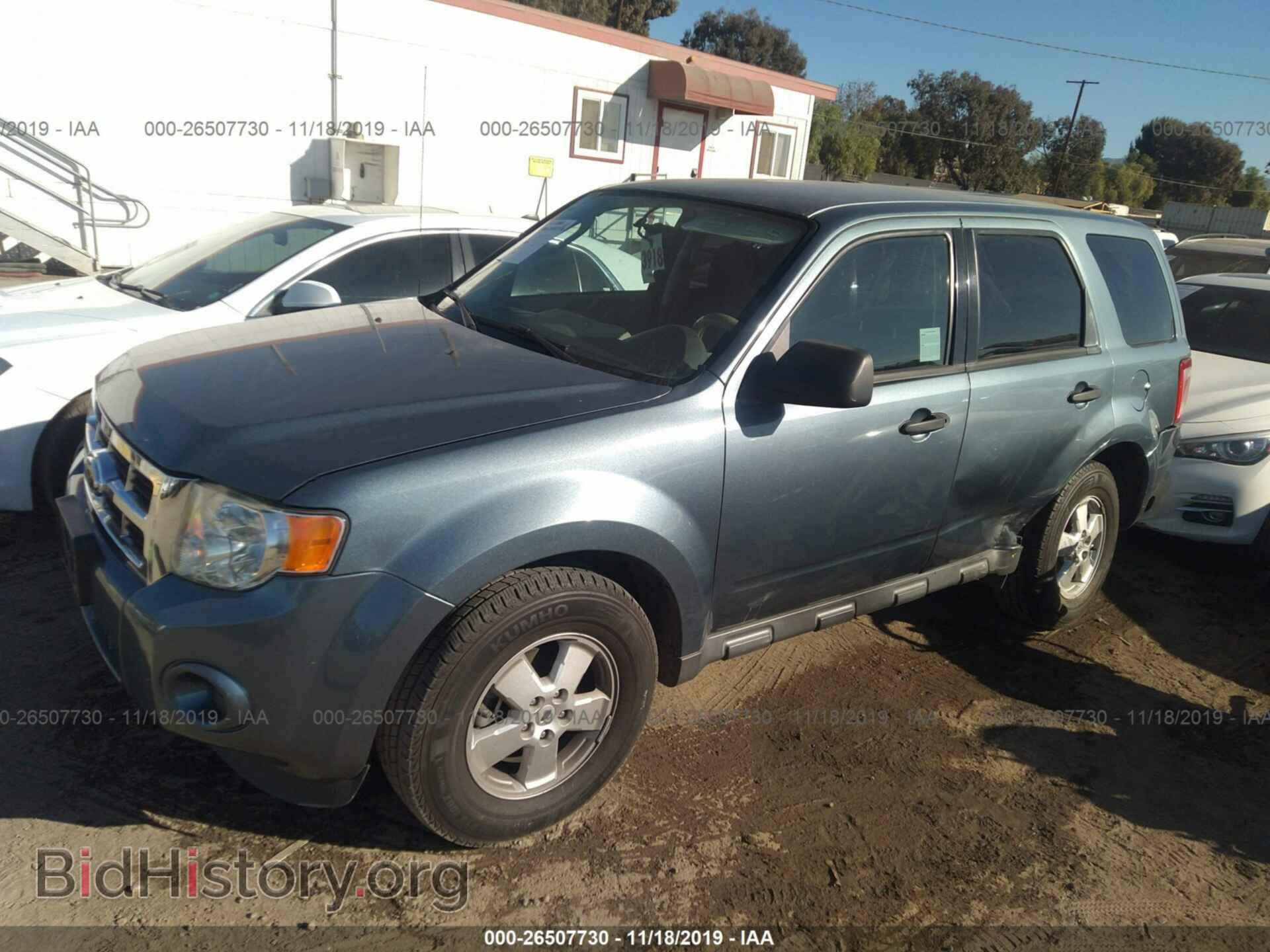 2011 FORD ESCAPE - VIN: 1FMCU0C74BKB78815 - Фото 2