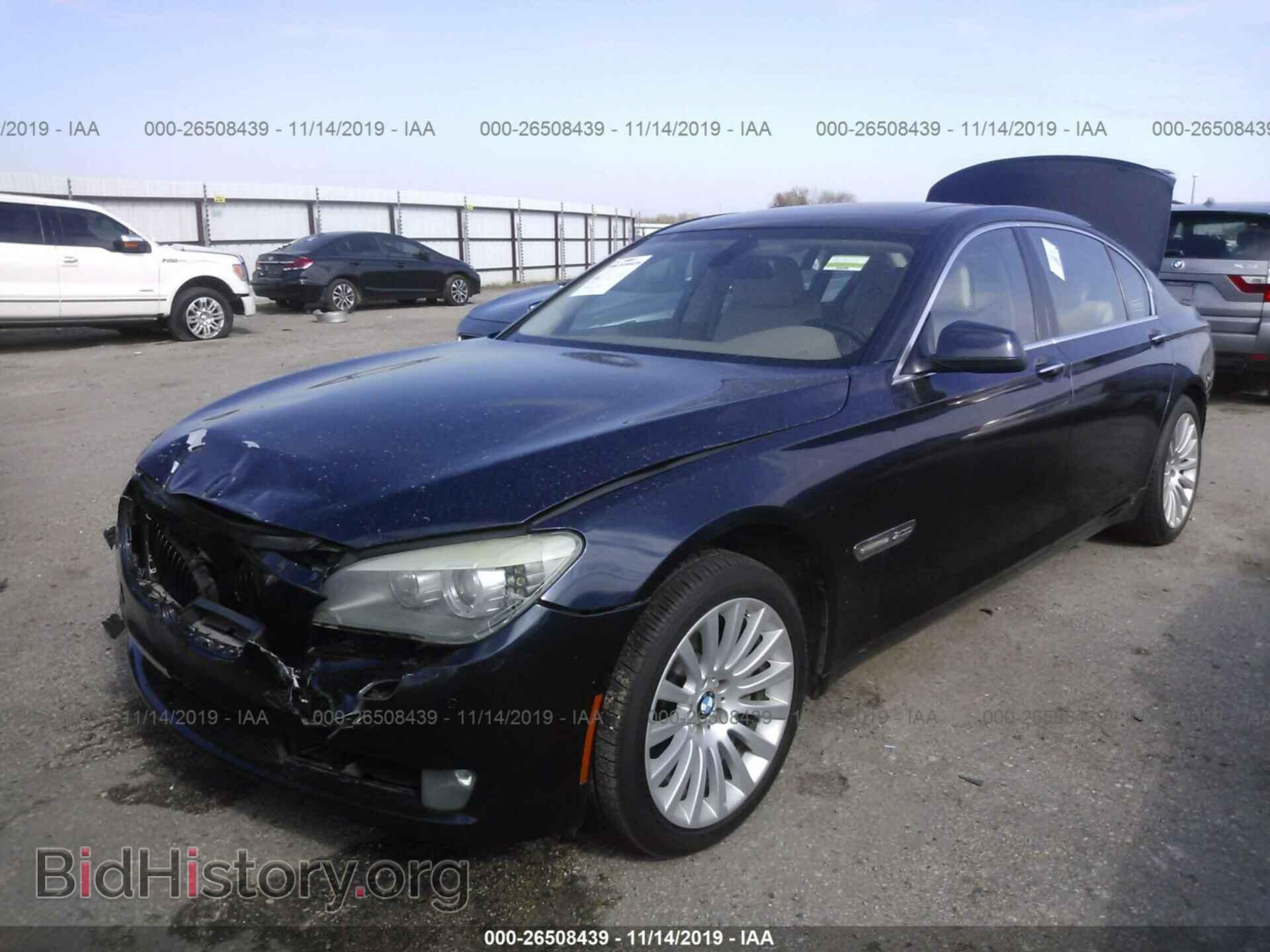 2012 BMW 750 - VIN: WBAKC8C59CC436142 - Фото 2