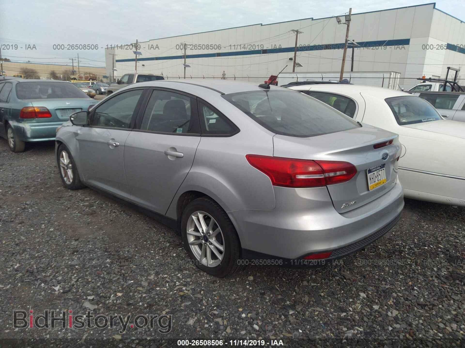 2015 Ford Focus - VIN: 1FADP3F24FL207687 - Photo 3