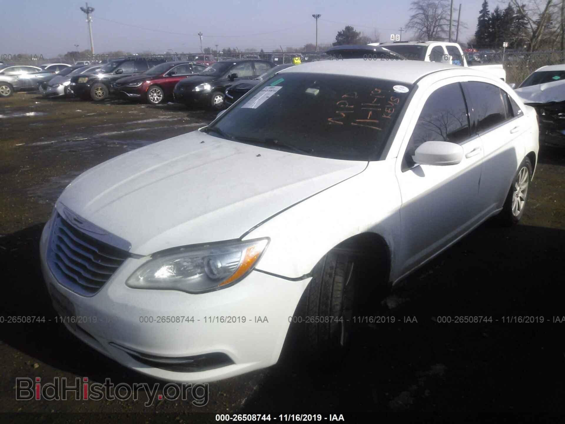 2014 Chrysler 200 - VIN: 1C3CCBBB4EN177177 - Фото 2