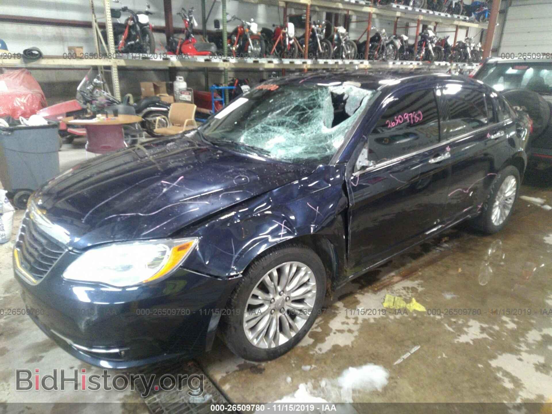 2011 Chrysler 200 - VIN: 1C3BC2FB6BN583088 - Photo 2