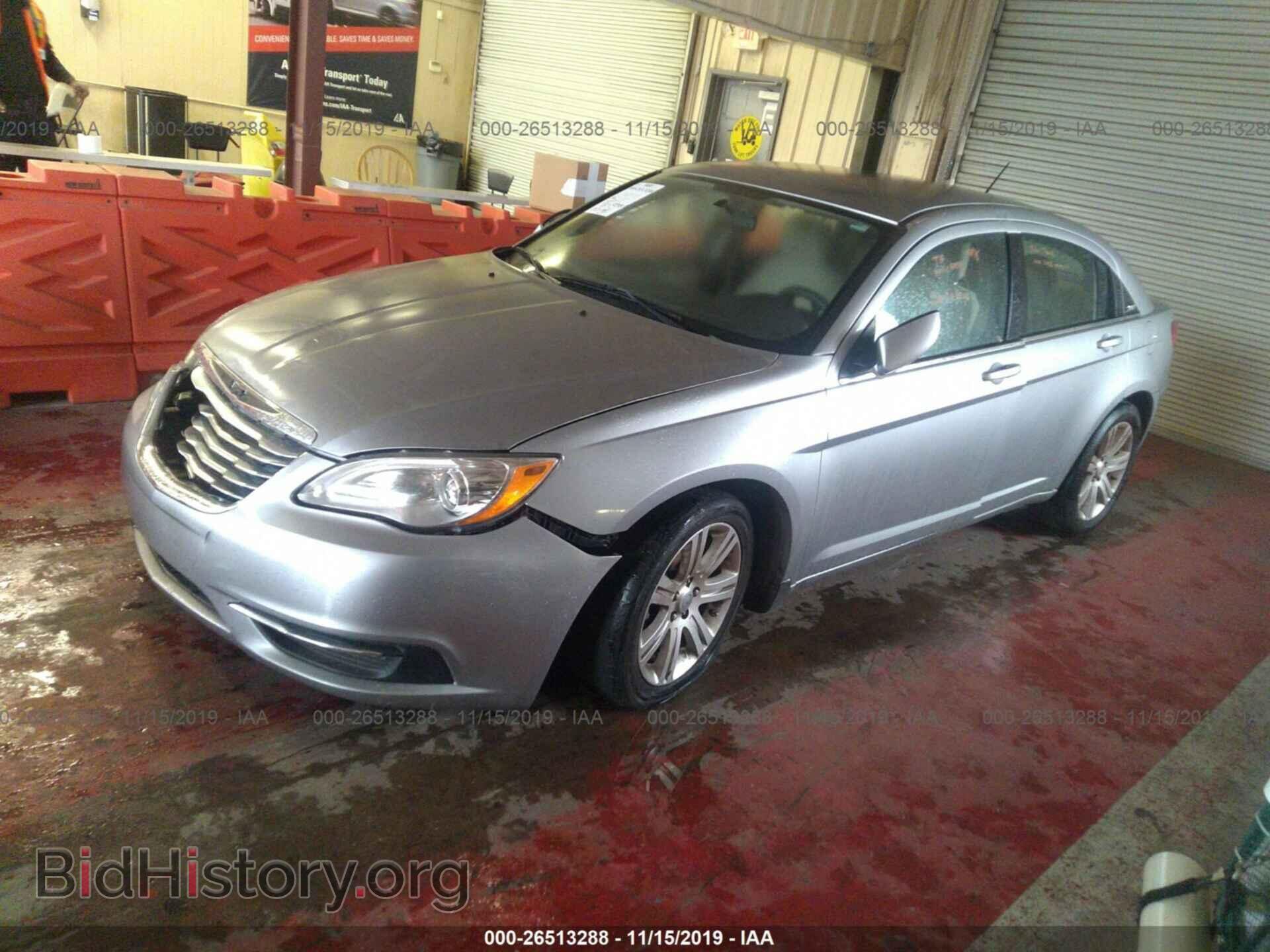 2013 CHRYSLER 200 - VIN: 1C3CCBAB2DN698205 - Фото 2