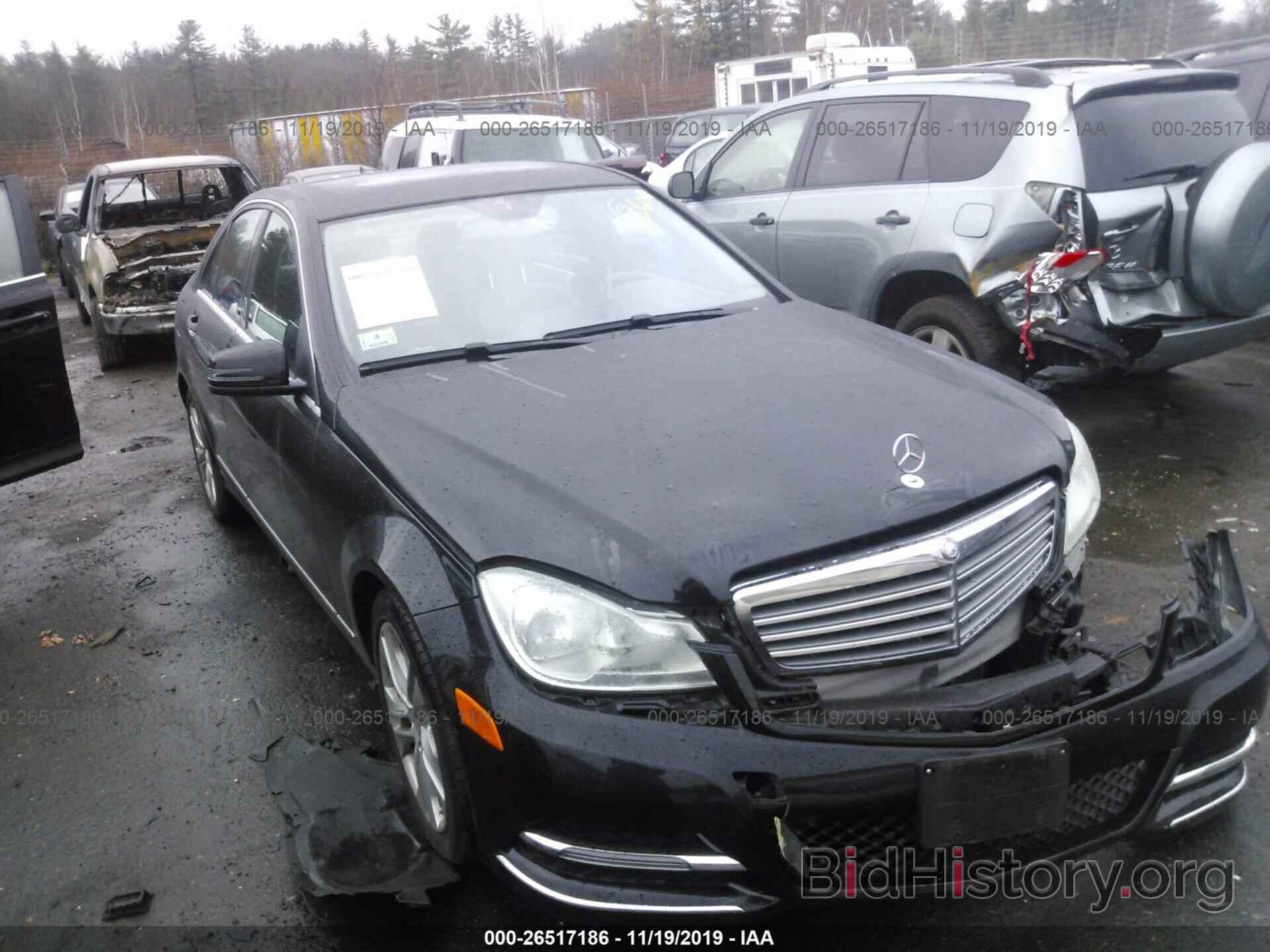 Photo WDDGF8AB3DR285280 - MERCEDES-BENZ C 2013