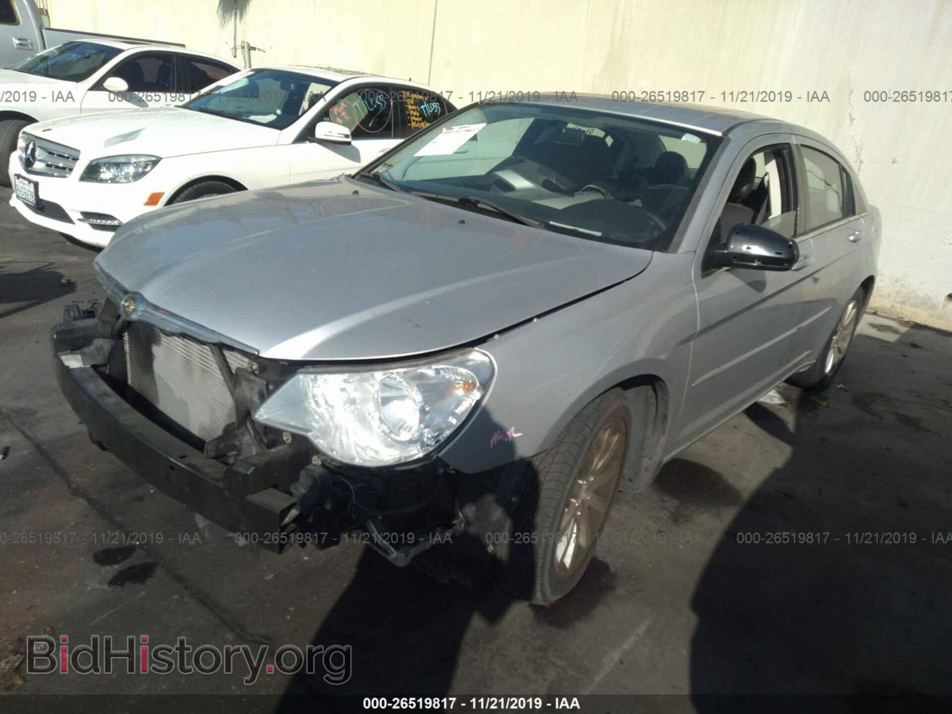 2010 CHRYSLER SEBRING - VIN: 1C3CC5FD7AN185068 - Фото 2