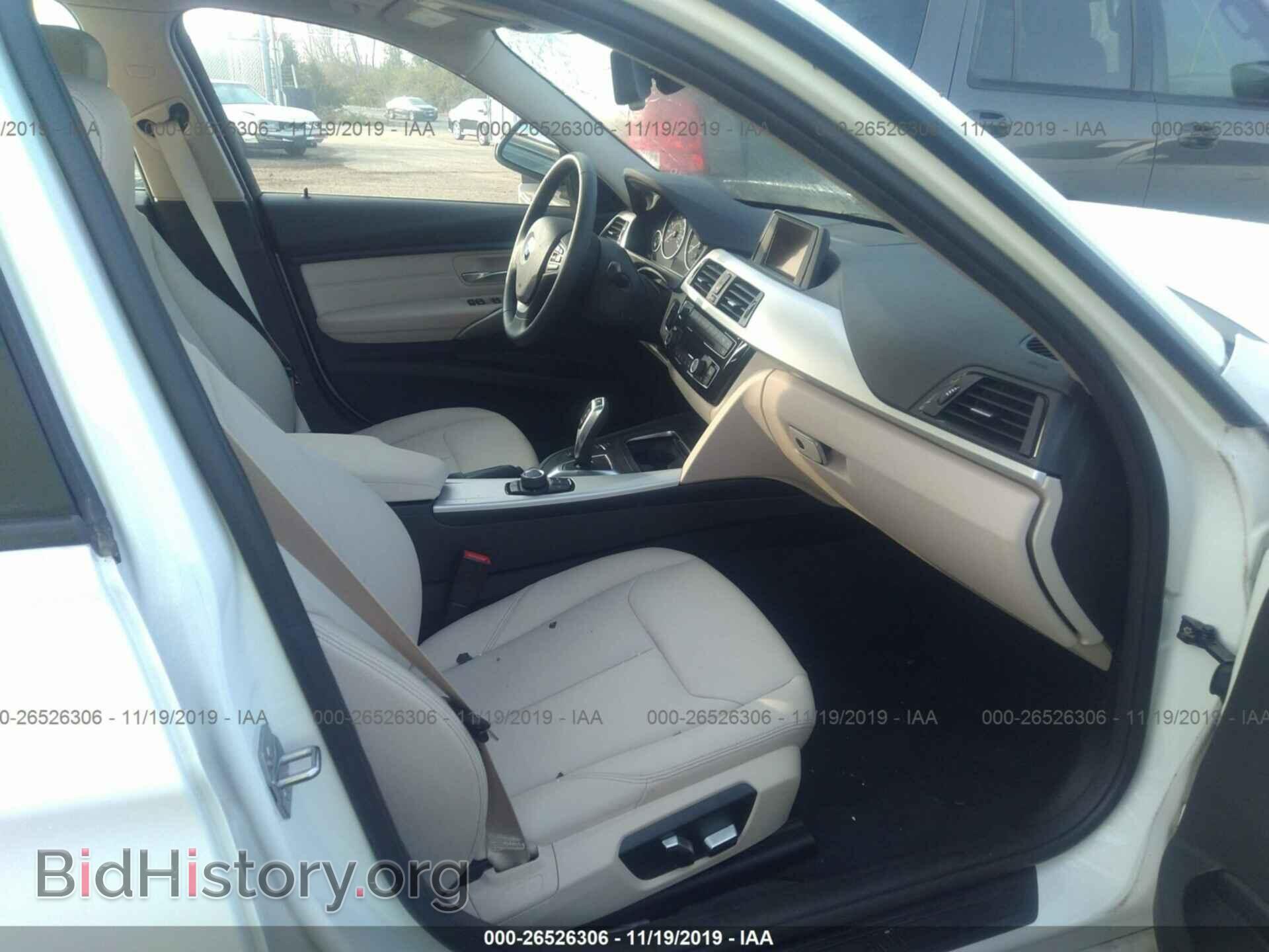 2017 BMW 320 - VIN: WBA8E5G34HNU44527 - Фото 5