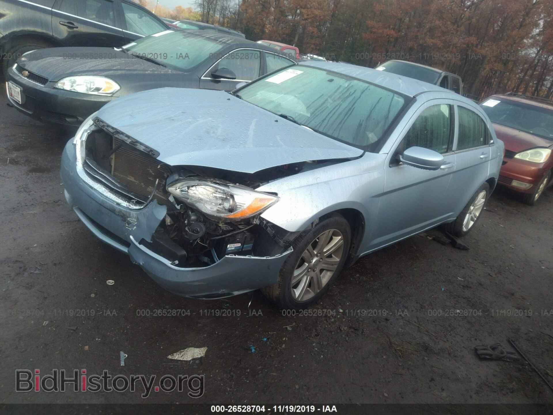 2013 CHRYSLER 200 - VIN: 1C3CCBAB9DN704985 - Фото 2