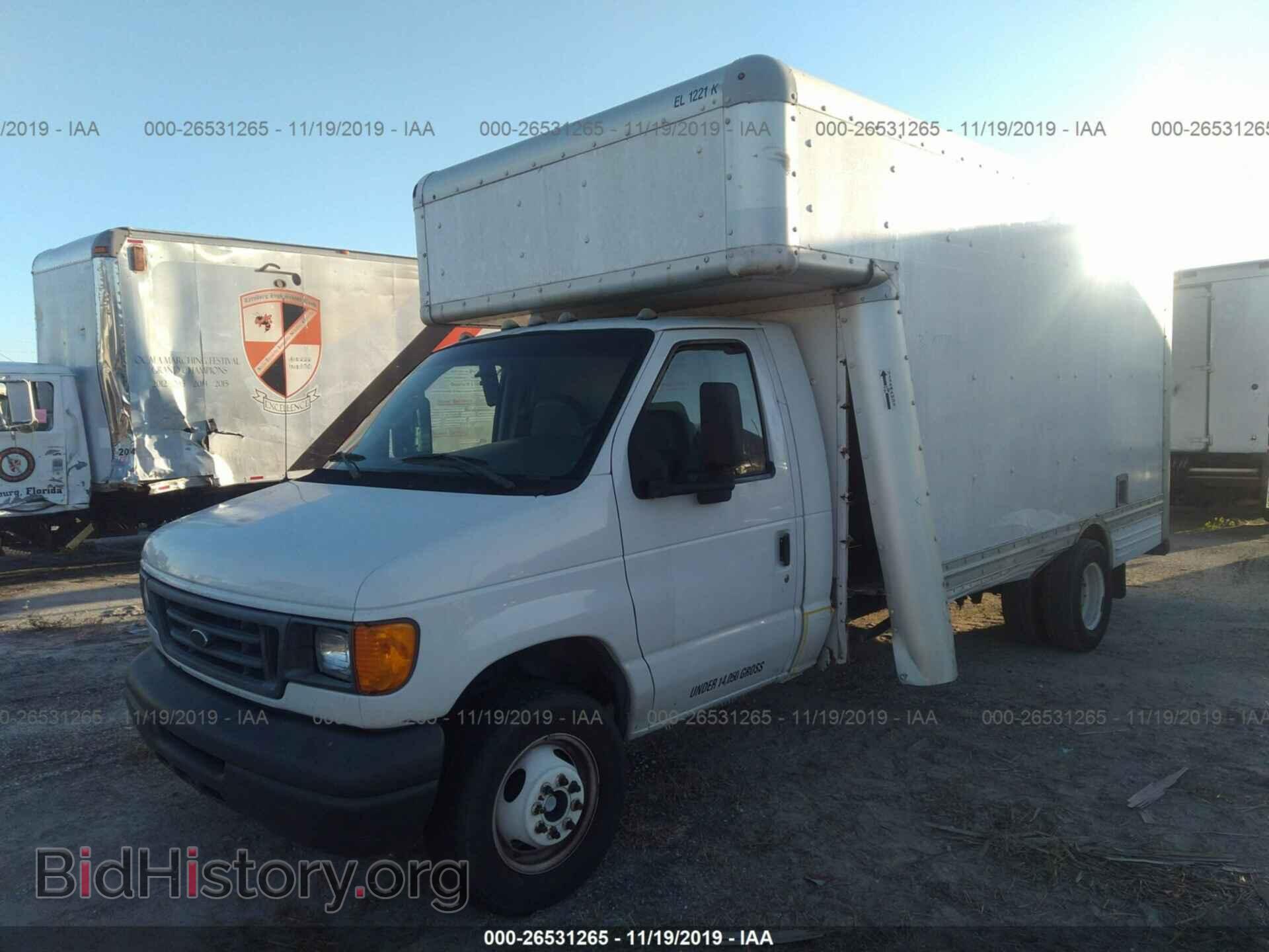 2006 FORD ECONOLINE - VIN: 1FDXE45S06HA40604 - Фото 2