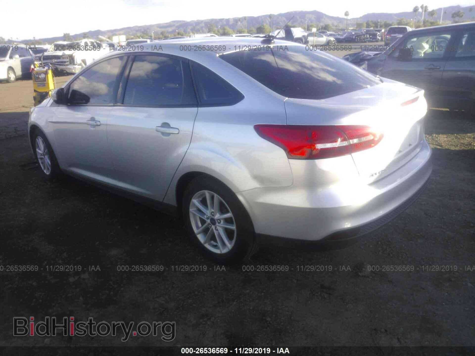 2017 Ford Focus - VIN: 1FADP3F2XHL277570 - Фото 3