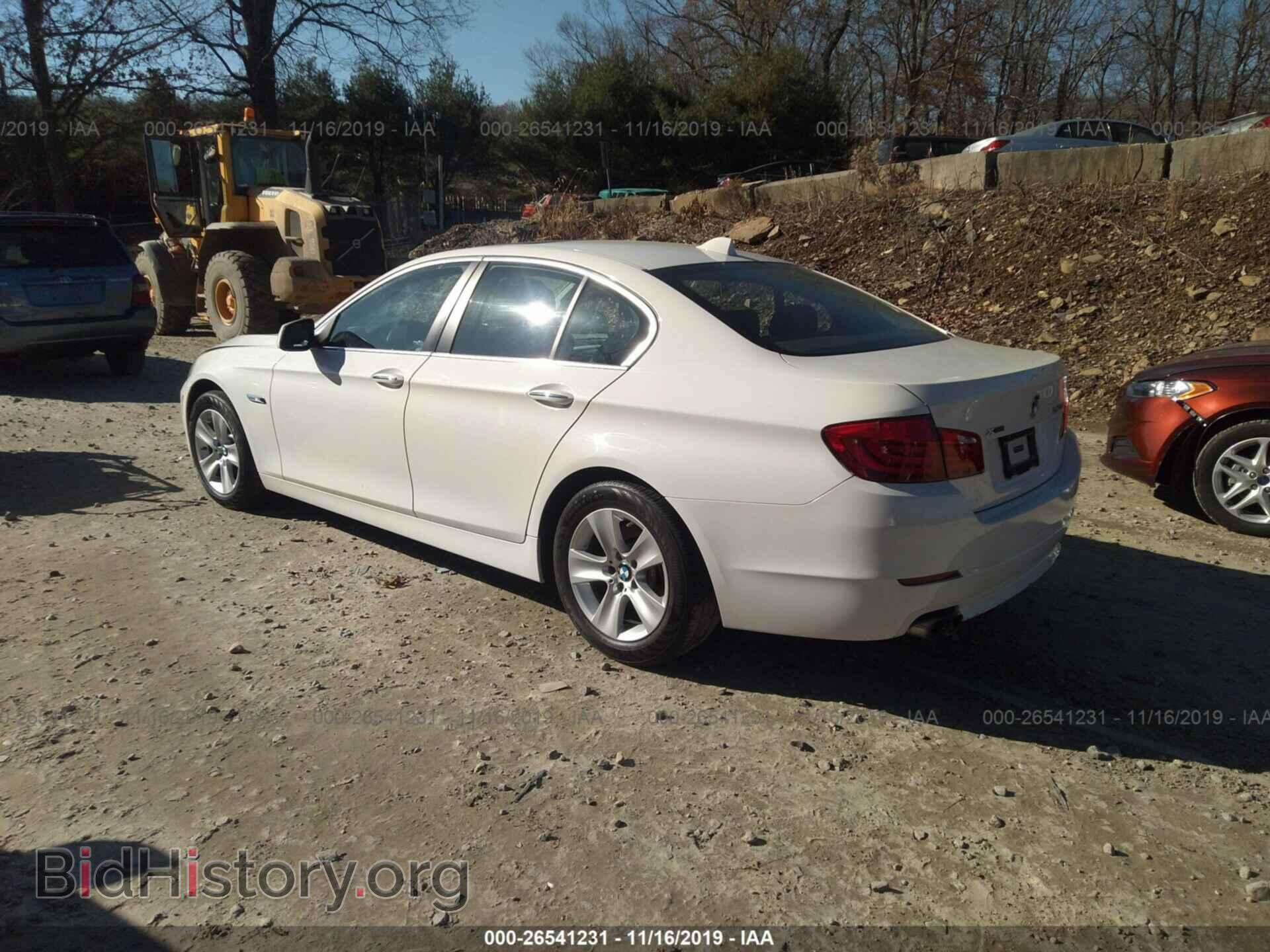 2013 BMW 528 - VIN: WBAXH5C51DDW12182 - Фото 3