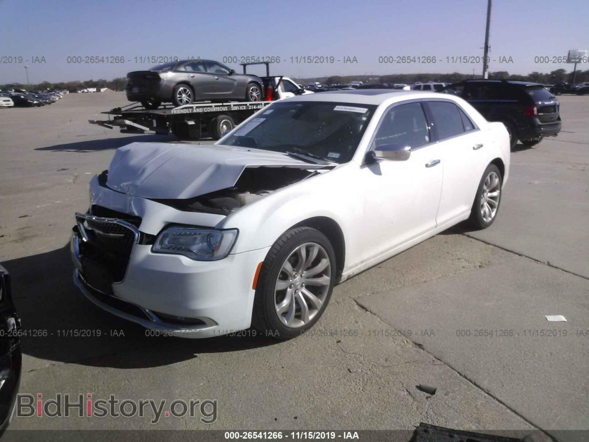2019 CHRYSLER 300 - VIN: 2C3CCAEG5KH589825 - Фото 2