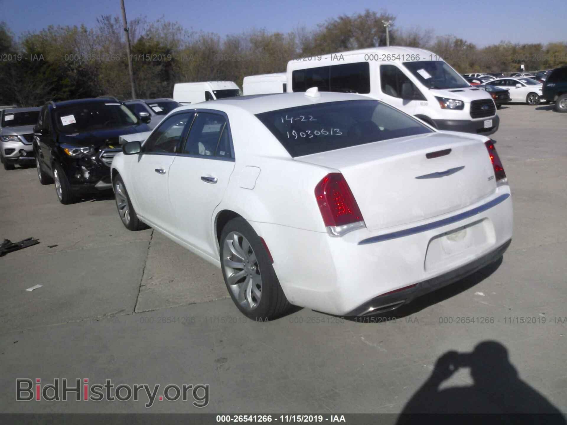 2019 CHRYSLER 300 - VIN: 2C3CCAEG5KH589825 - Фото 3