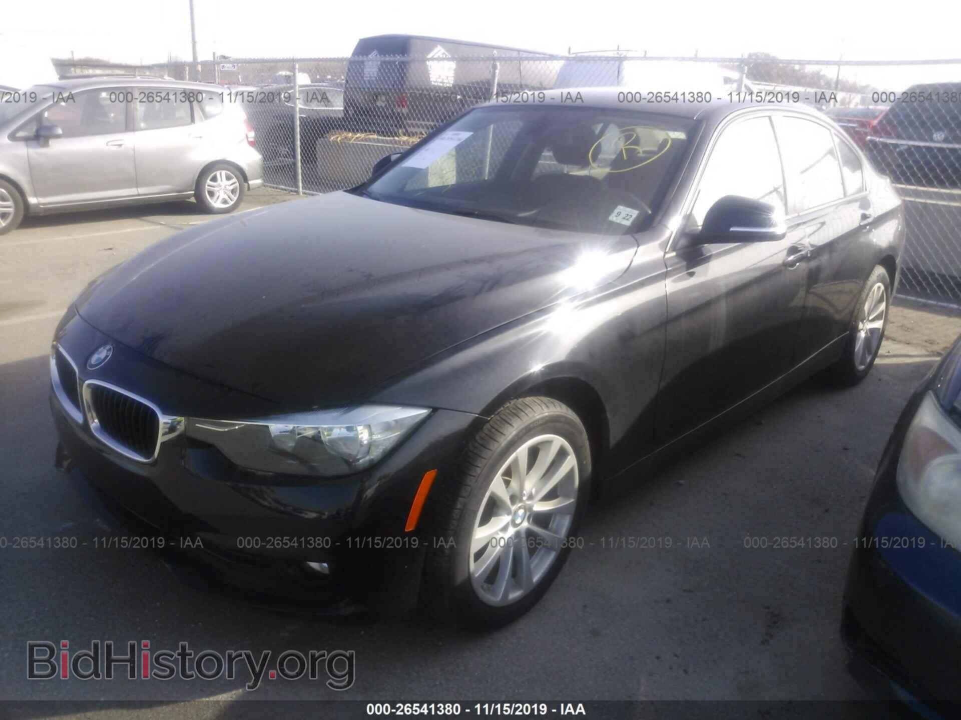 2017 BMW 320 - VIN: WBA8A3C33HA067220 - Фото 2