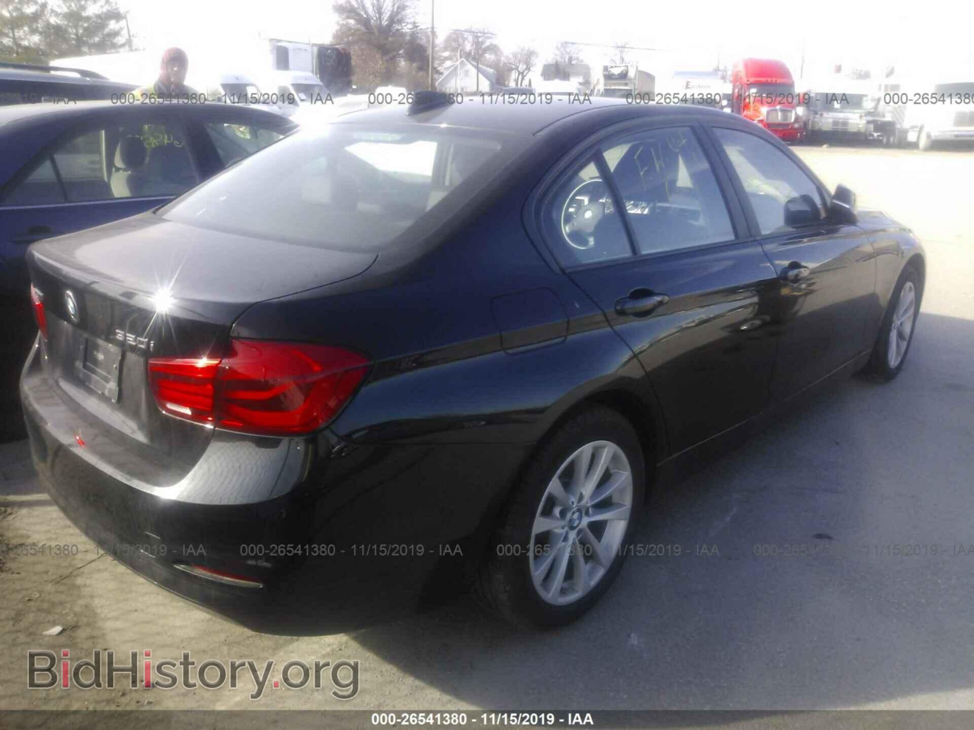 2017 BMW 320 - VIN: WBA8A3C33HA067220 - Фото 4