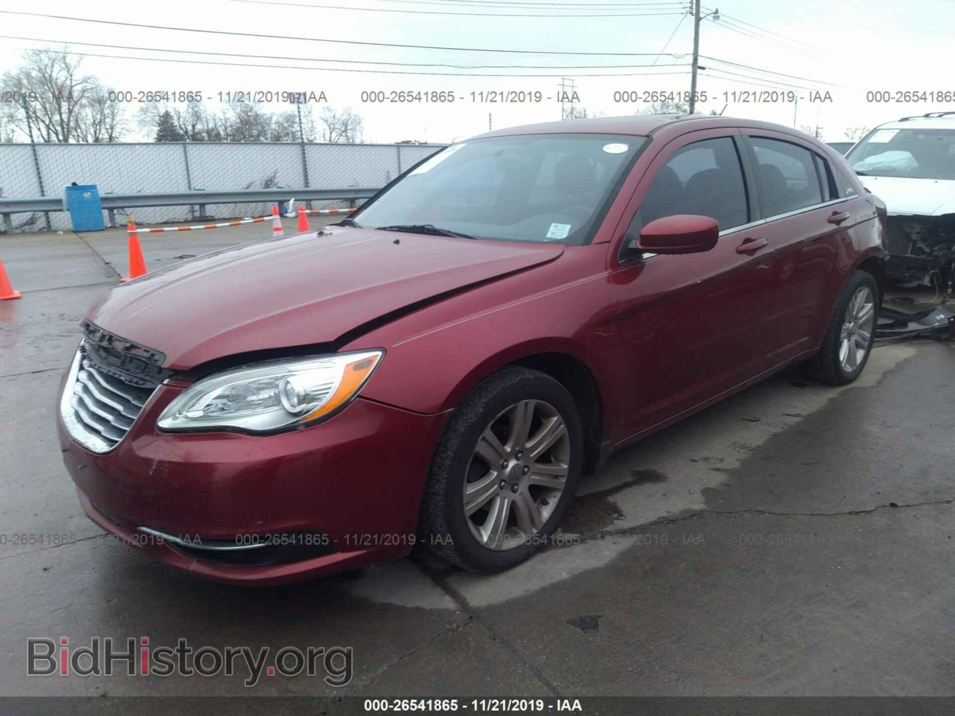 2013 CHRYSLER 200 - VIN: 1C3CCBBBXDN574732 - Фото 2