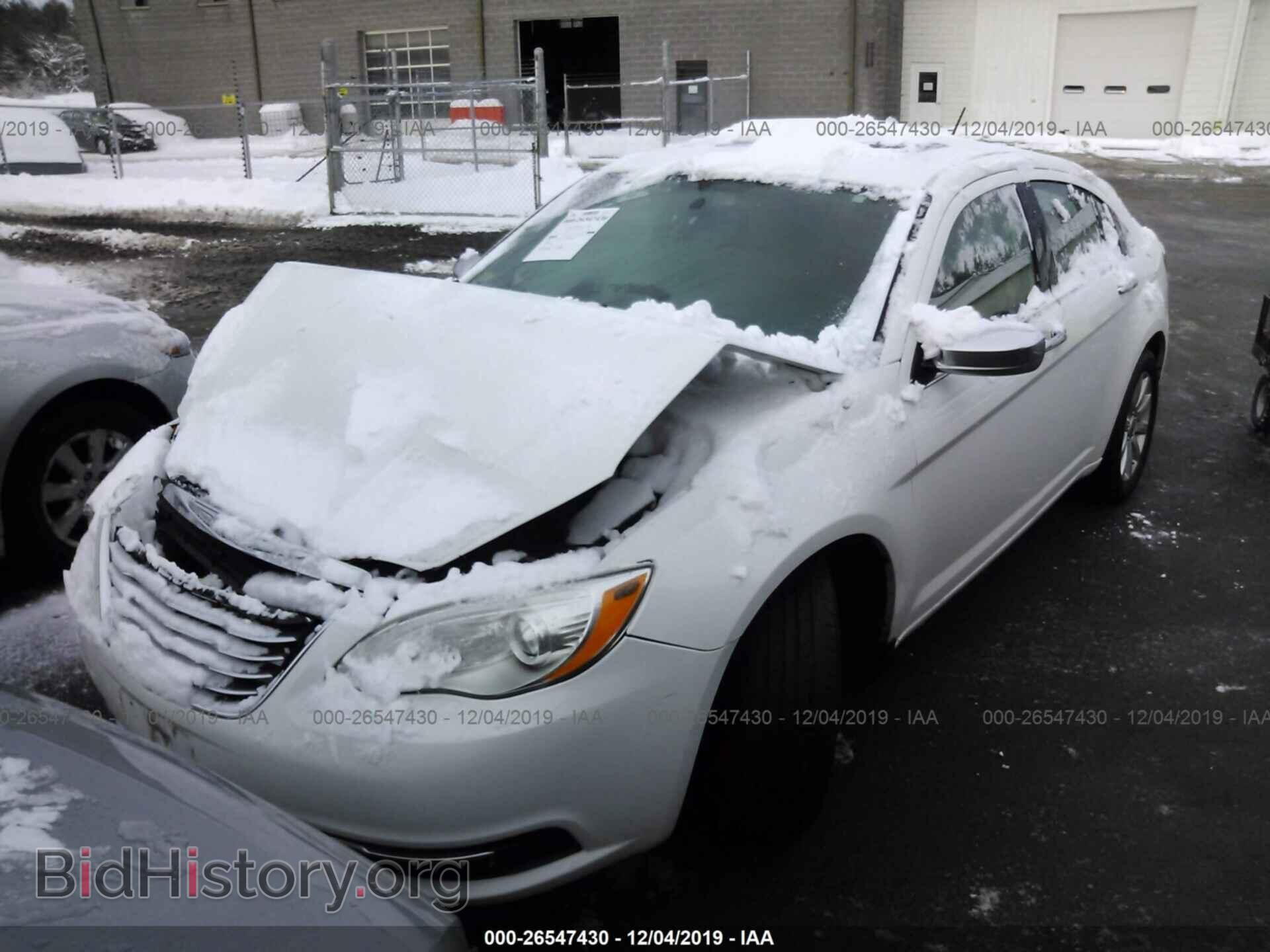 2013 CHRYSLER 200 - VIN: 1C3CCBCG0DN585751 - Фото 2