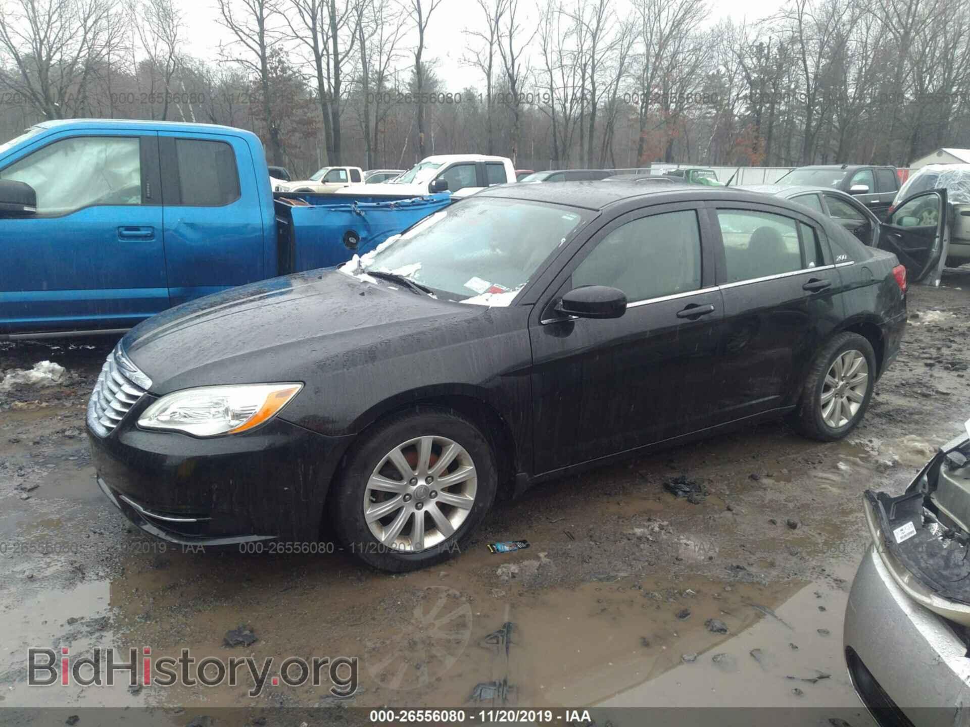 2011 Chrysler 200 - VIN: 1C3BC1FG8BN521133 - Photo 2