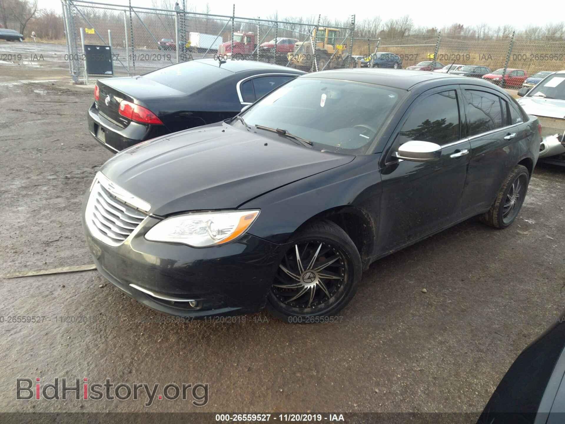 2011 CHRYSLER 200 - VIN: 1C3BC2FB2BN601005 - Photo 2