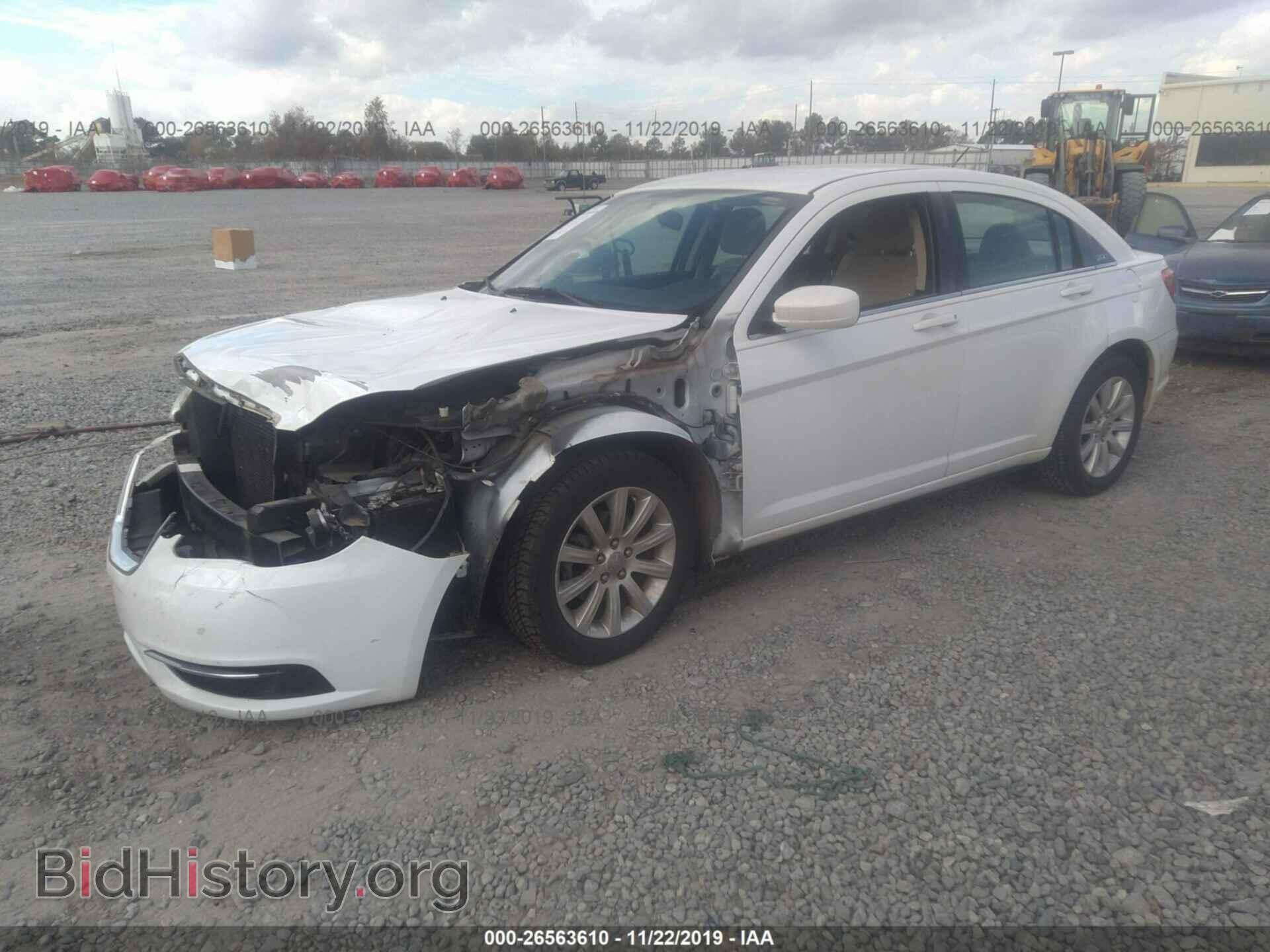 2013 CHRYSLER 200 - VIN: 1C3CCBBB9DN549885 - Фото 2