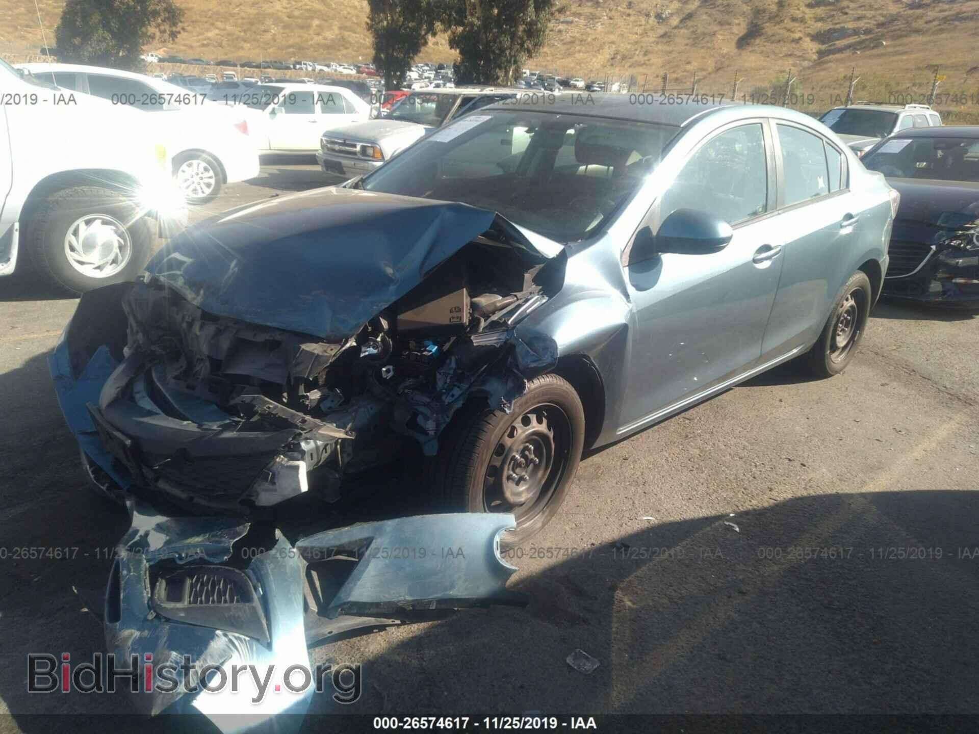 2011 Mazda 3 - VIN: JM1BL1UG5B1448938 - Photo 2
