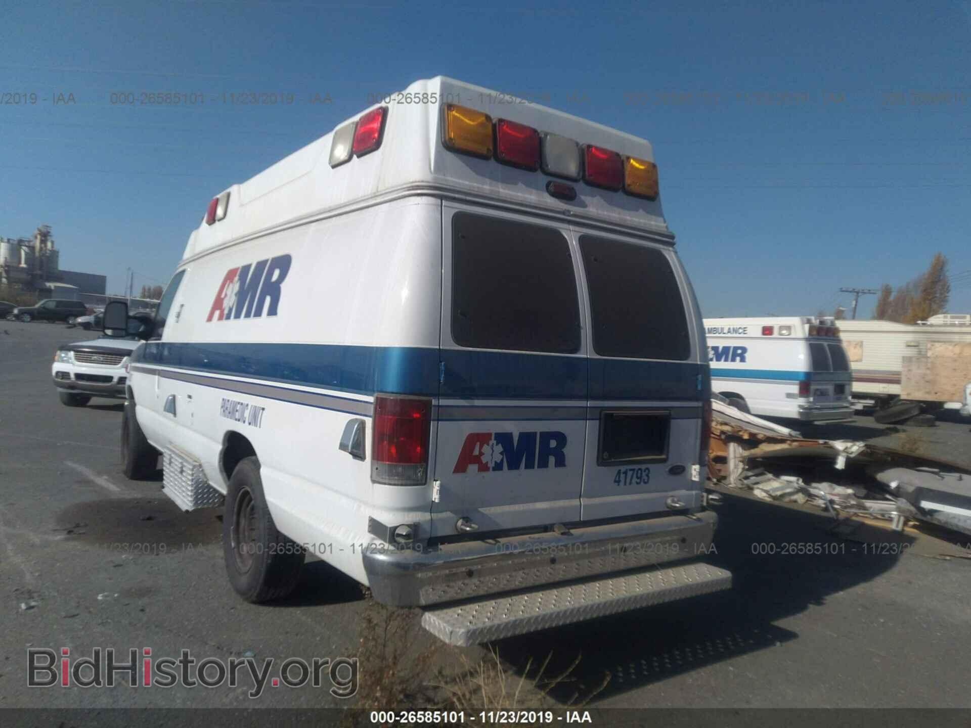 2010 Ford Econoline - VIN: 1FDSS3EP0ADA41793 - Фото 3