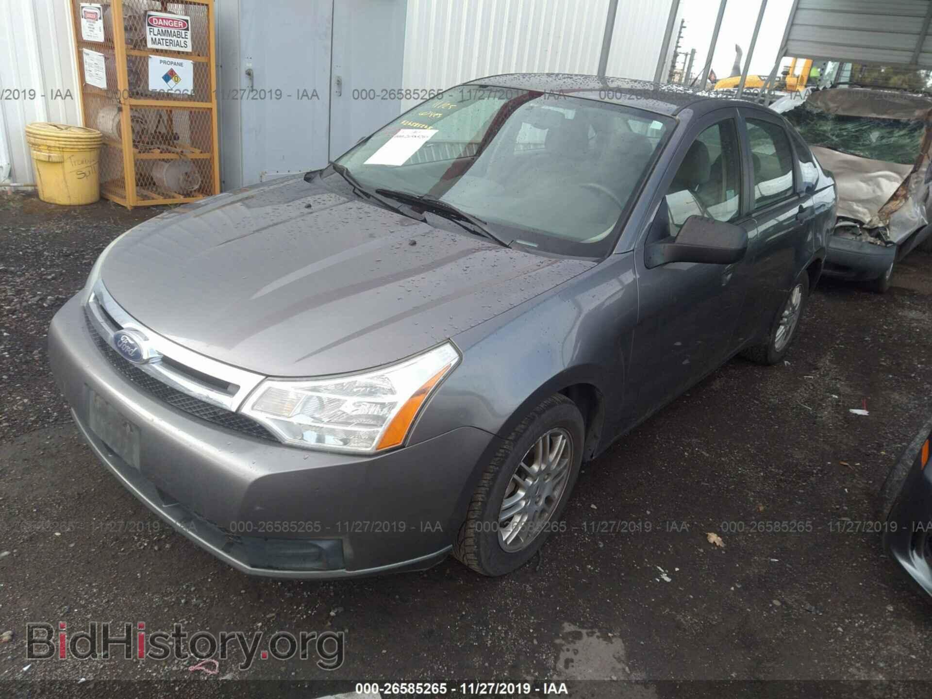 2011 Ford Focus - VIN: 1FAHP3FN2BW167839 - Фото 2