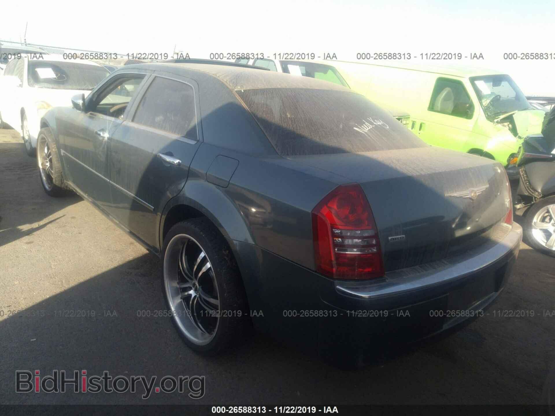 2005 CHRYSLER 300C - VIN: 2C3AK63H45H641887 - Фото 3