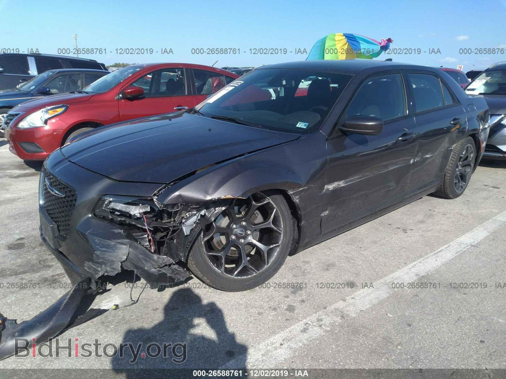 2019 CHRYSLER 300 - VIN: 2C3CCABG0KH682708 - Фото 2
