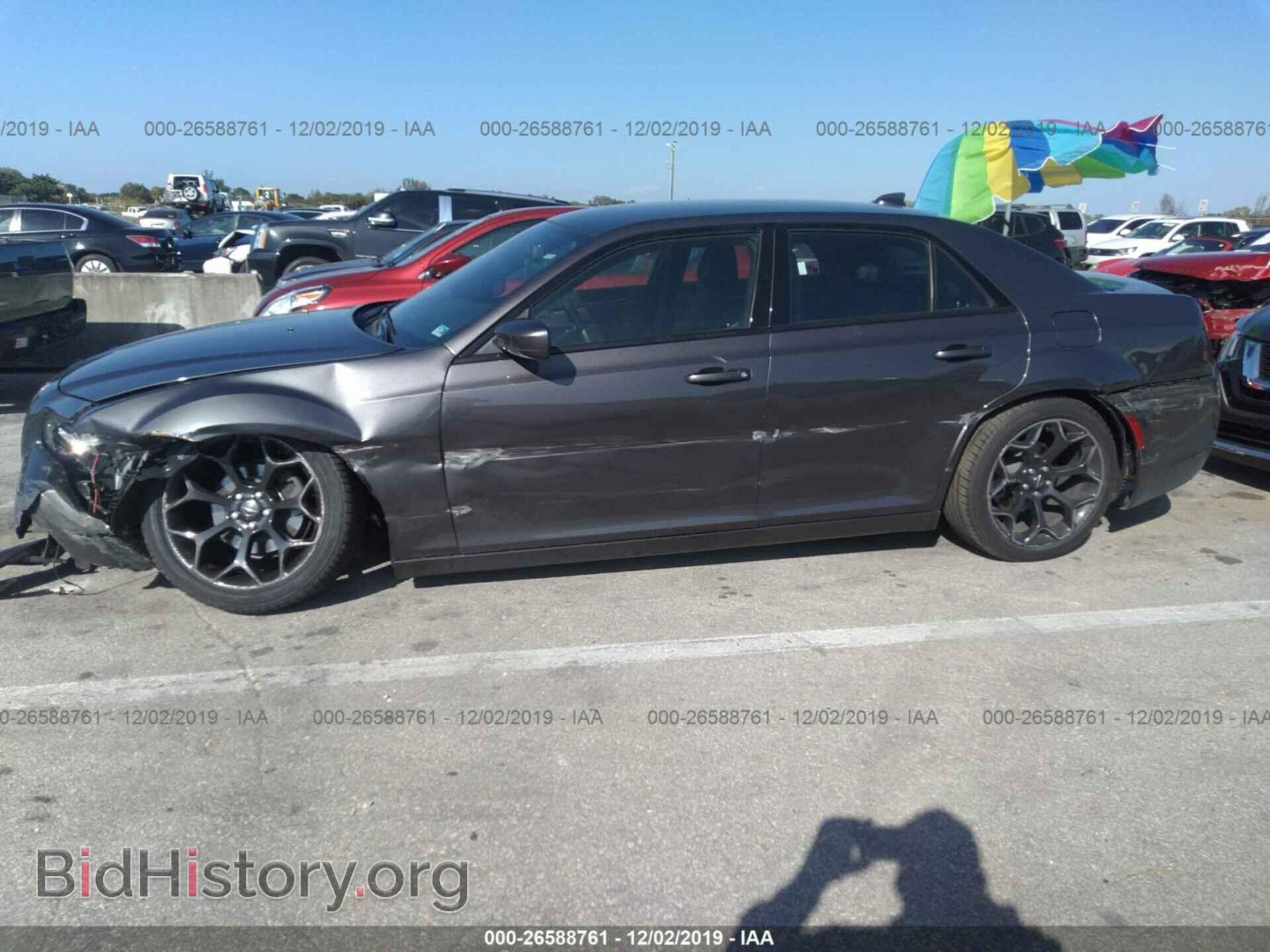 2019 CHRYSLER 300 - VIN: 2C3CCABG0KH682708 - Фото 6