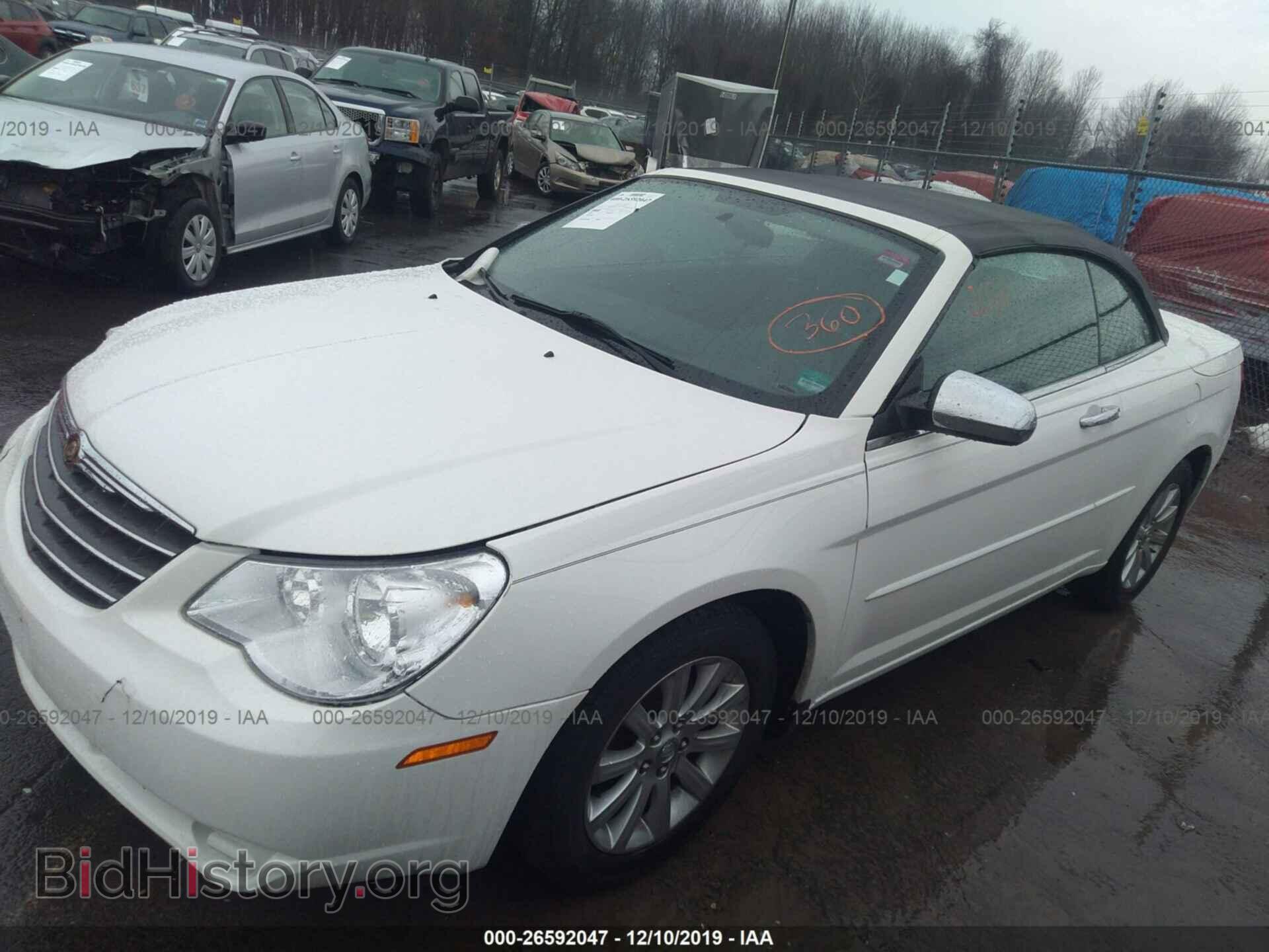 2010 Chrysler Sebring - VIN: 1C3BC5ED0AN177438 - Фото 2