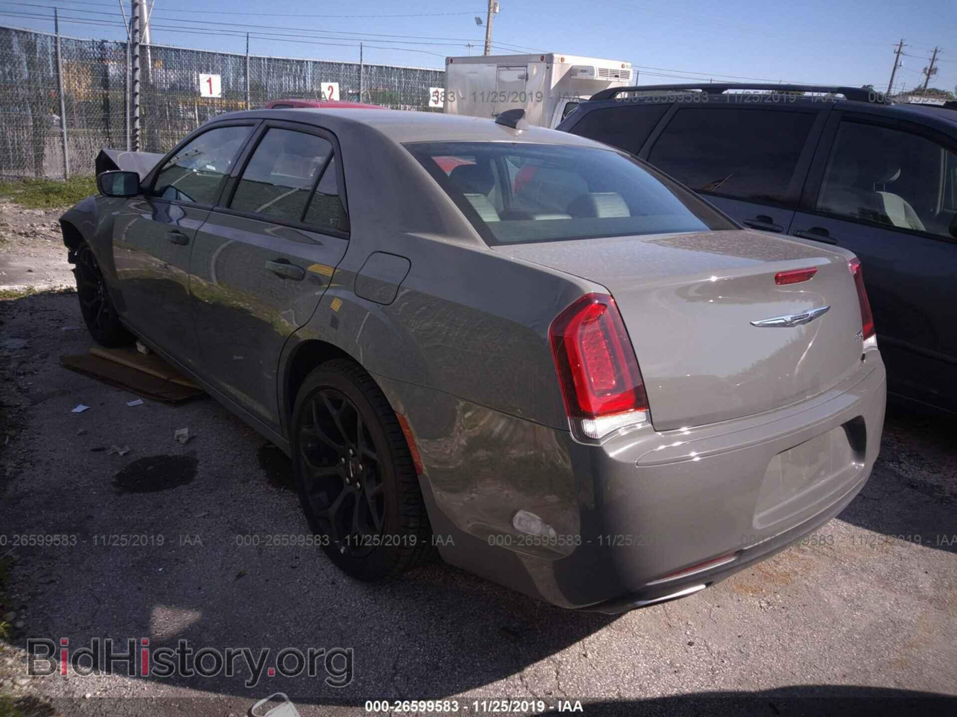 2019 CHRYSLER 300 - VIN: 2C3CCABG1KH697752 - Фото 3