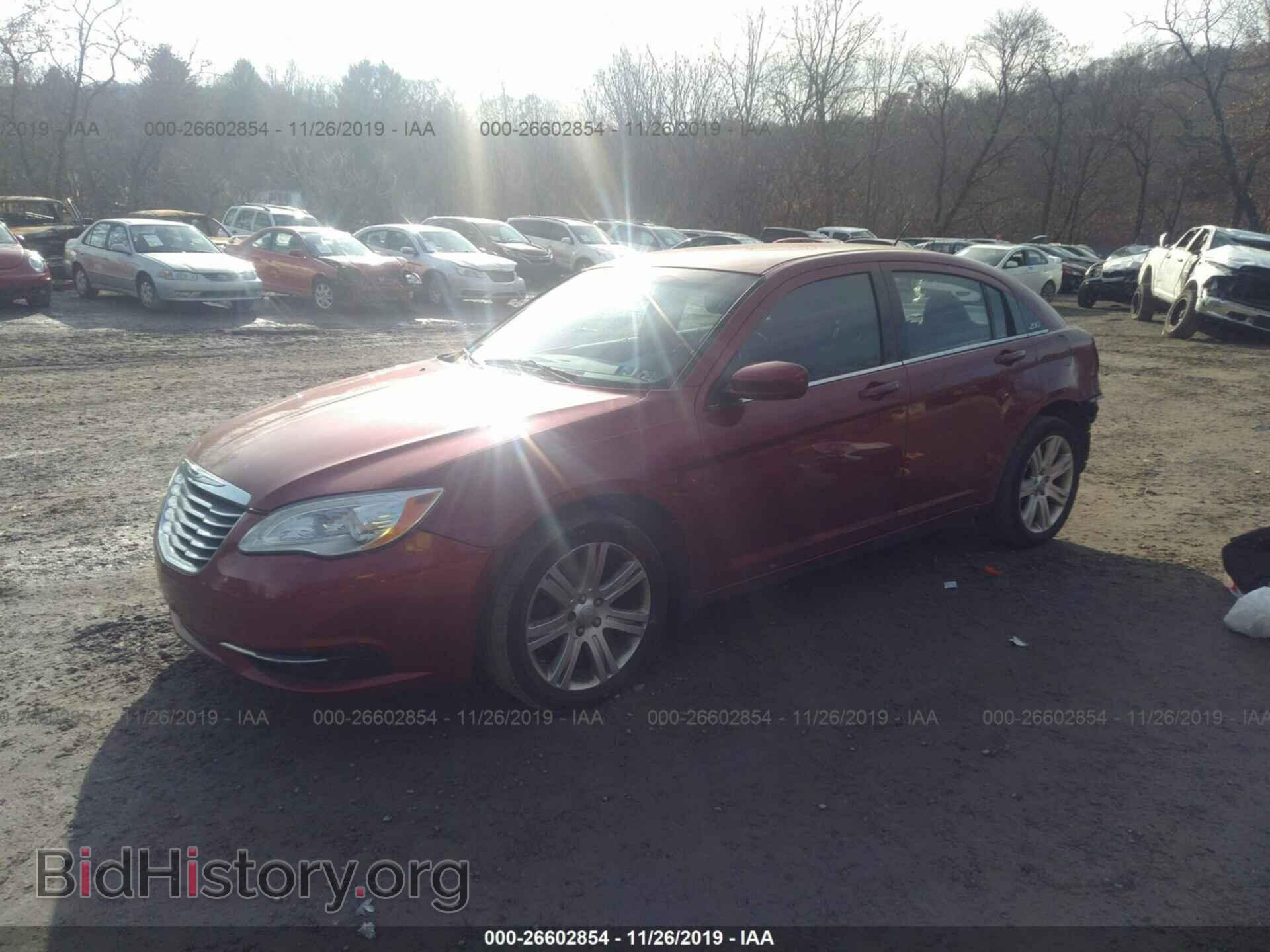 2013 Chrysler 200 - VIN: 1C3CCBBB0DN735170 - Фото 2