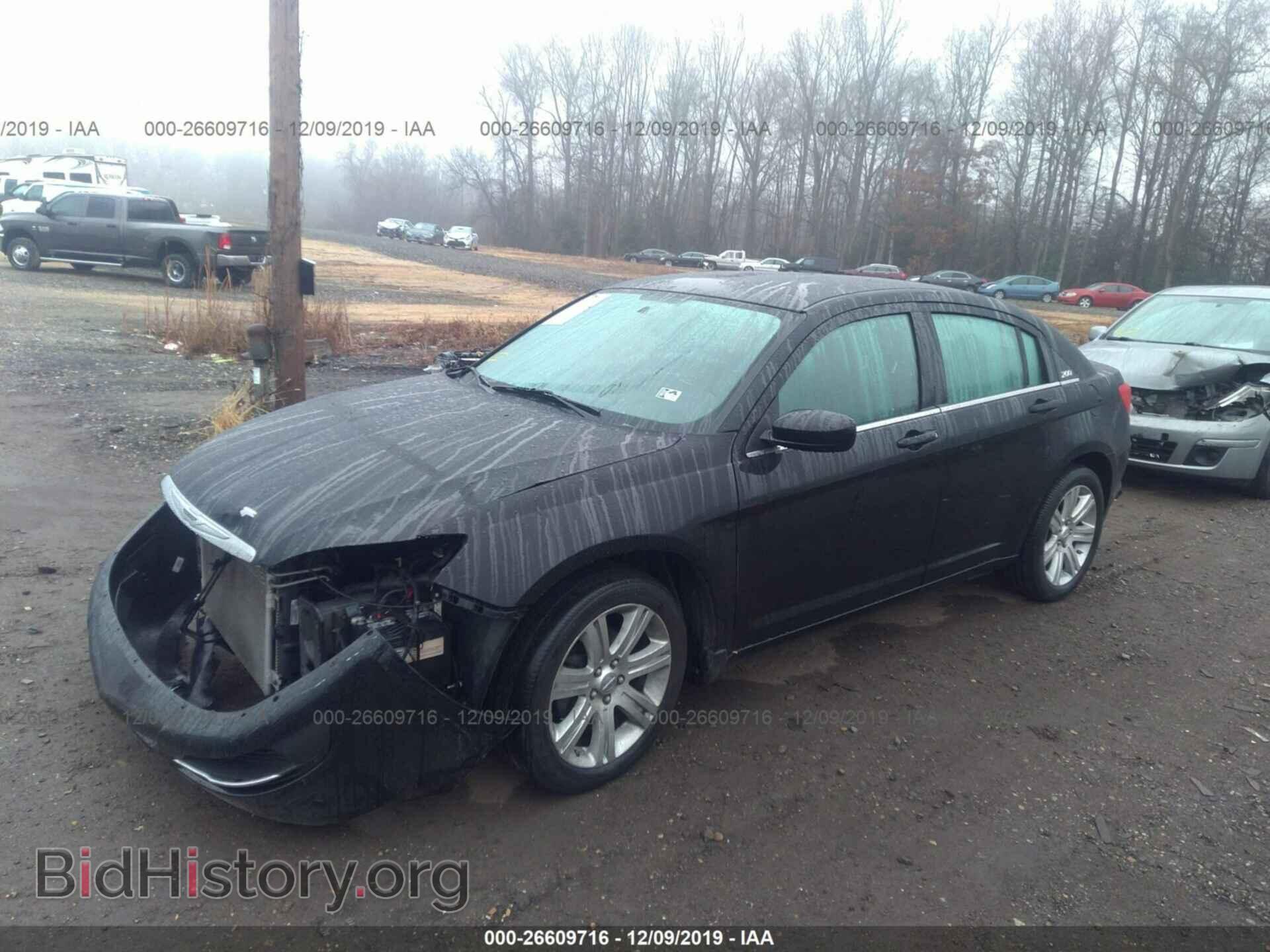 2013 CHRYSLER 200 - VIN: 1C3CCBAB0DN762449 - Фото 2