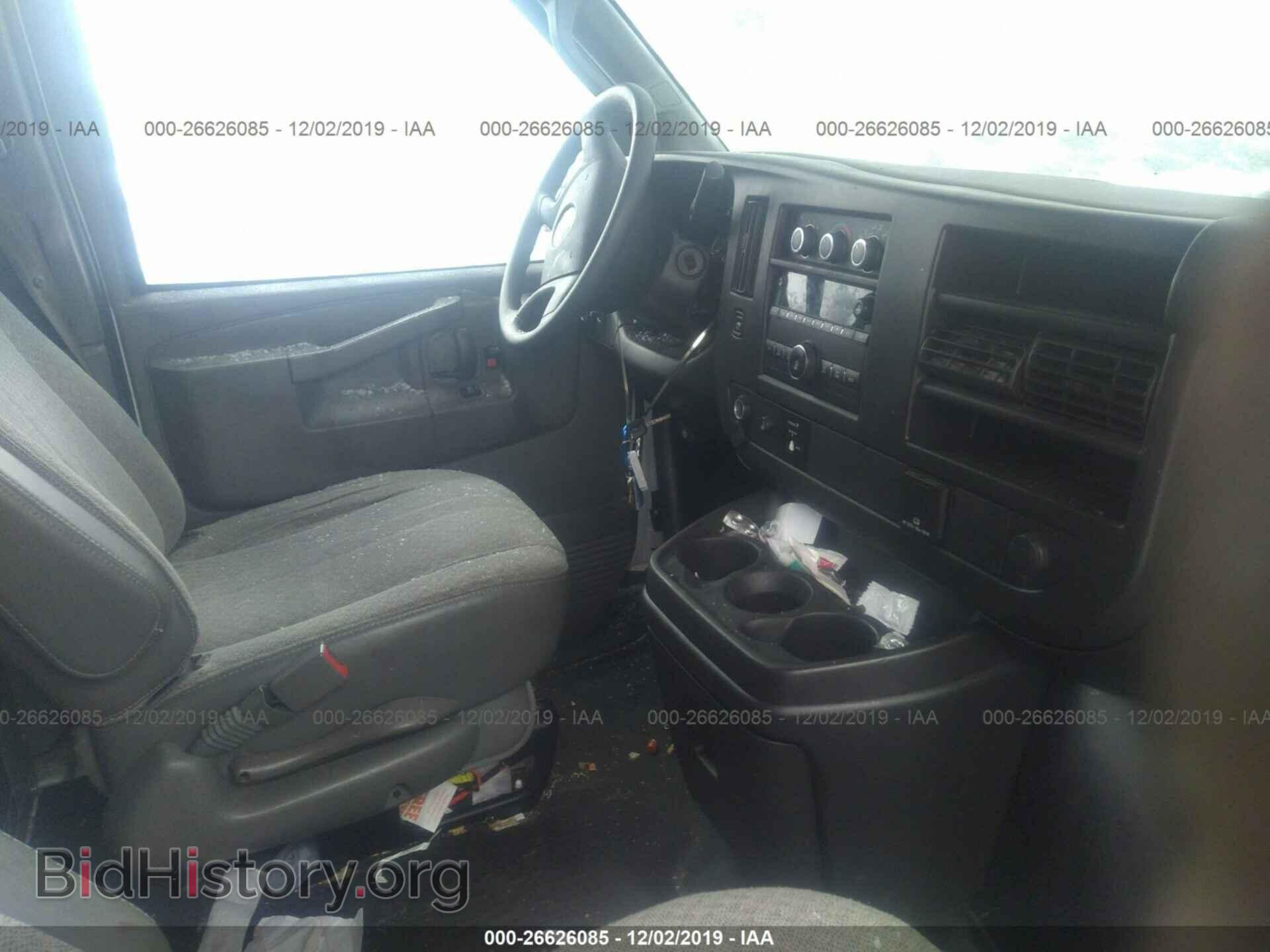 2017 GMC Savana - VIN: 1GTW7AFF4H1906830 - Photo 5