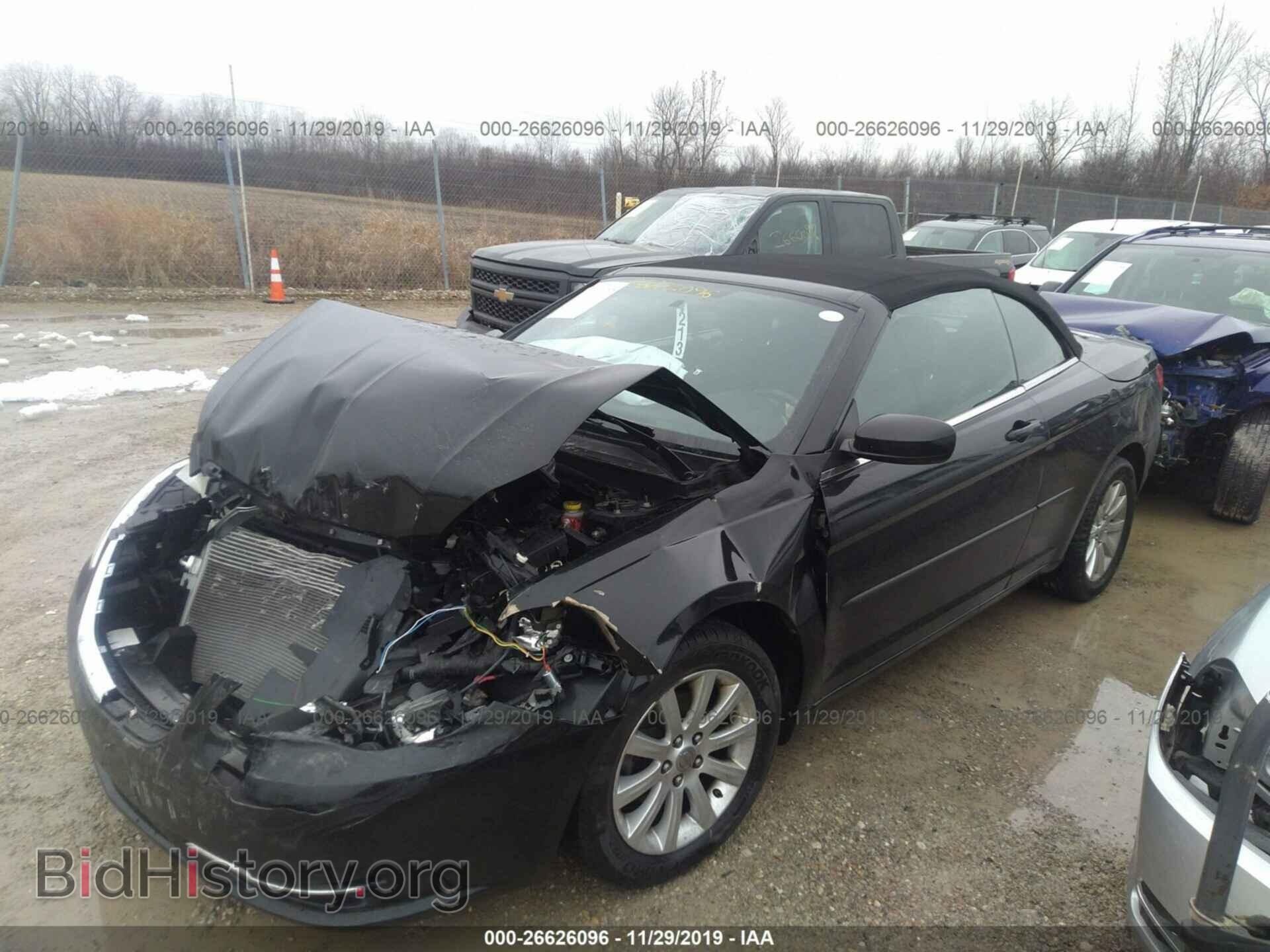 2011 CHRYSLER 200 - VIN: 1C3BC2EB8BN589394 - Photo 2