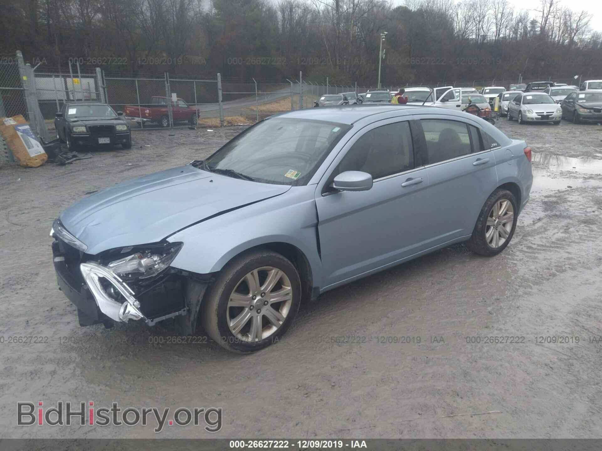 2013 Chrysler 200 - VIN: 1C3CCBBB7DN546774 - Фото 2