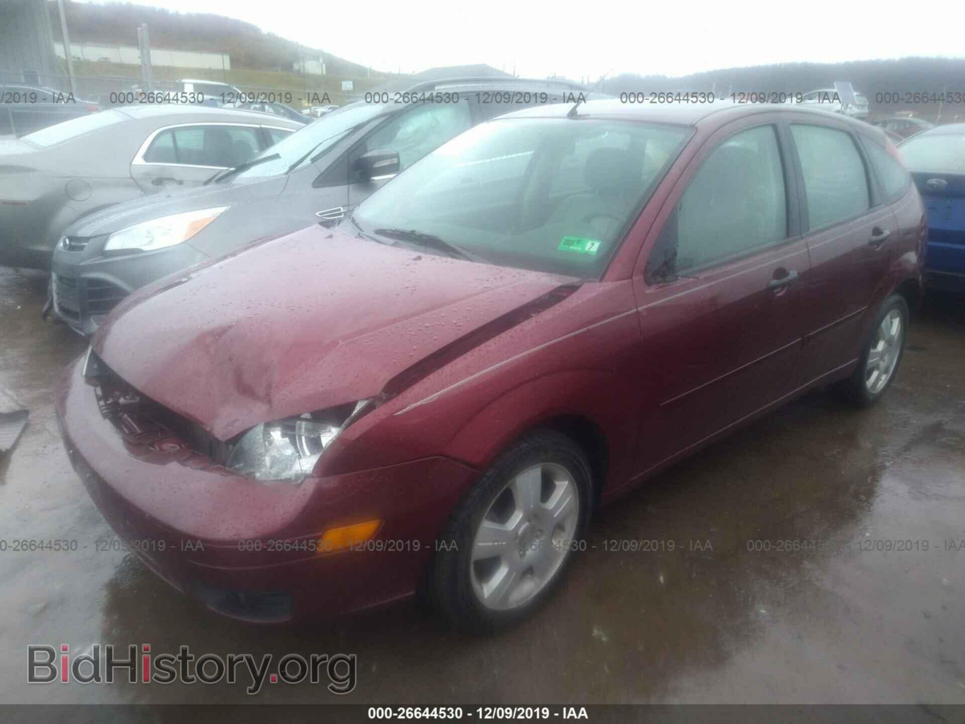 2006 Ford Focus - VIN: 1FAFP37N96W237056 - Фото 2