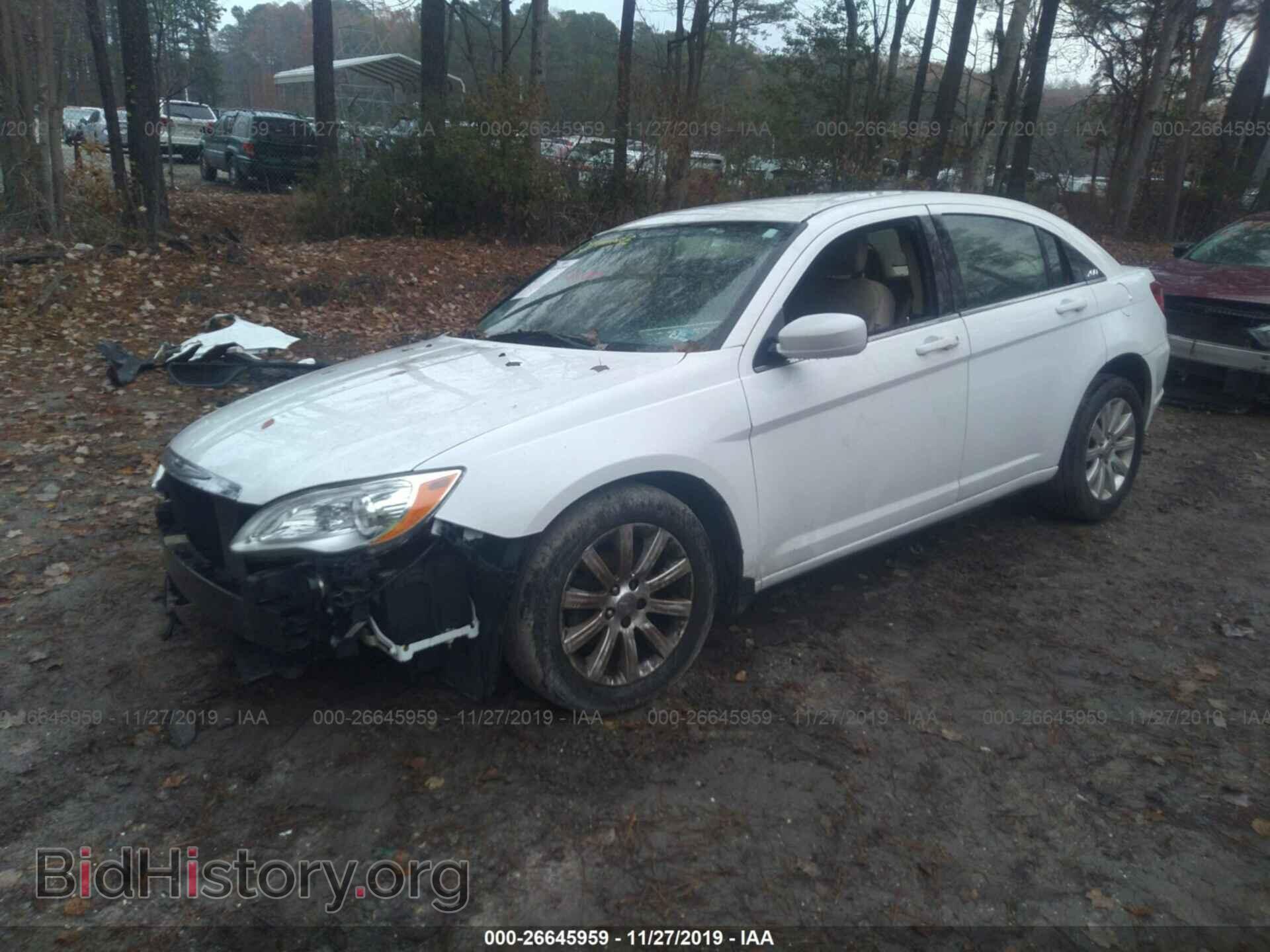 2013 CHRYSLER 200 - VIN: 1C3CCBBB2DN612180 - Фото 2