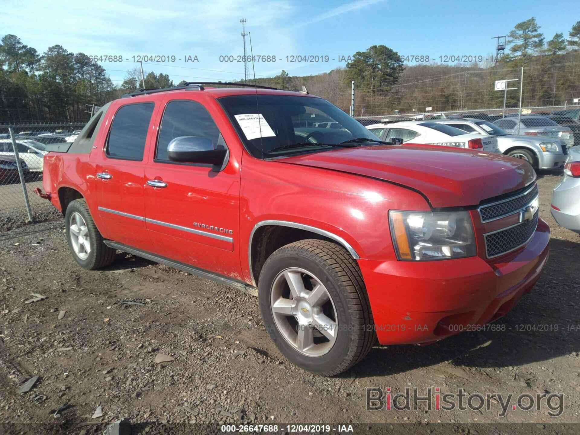 Photo 3GNVKGE04AG131227 - CHEVROLET AVALANCHE 2010