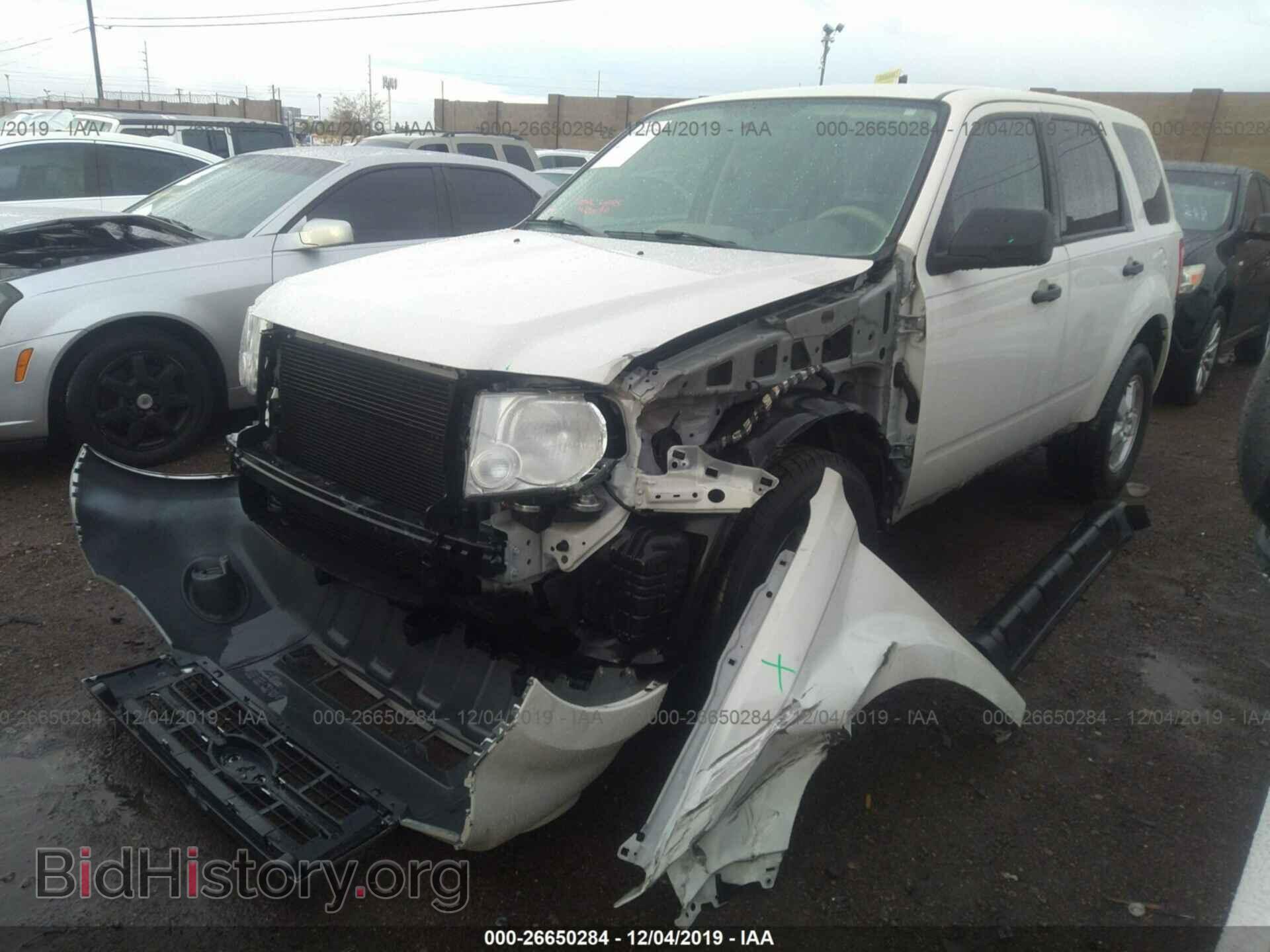 2011 FORD ESCAPE - VIN: 1FMCU0C76BKB25517 - Фото 2