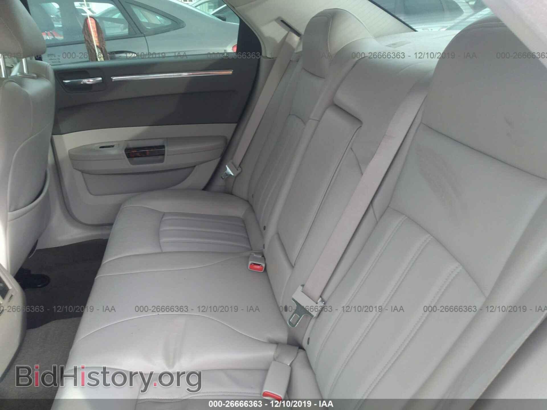 2008 CHRYSLER 300C - VIN: 2C3KA63H18H308087 - Фото 8