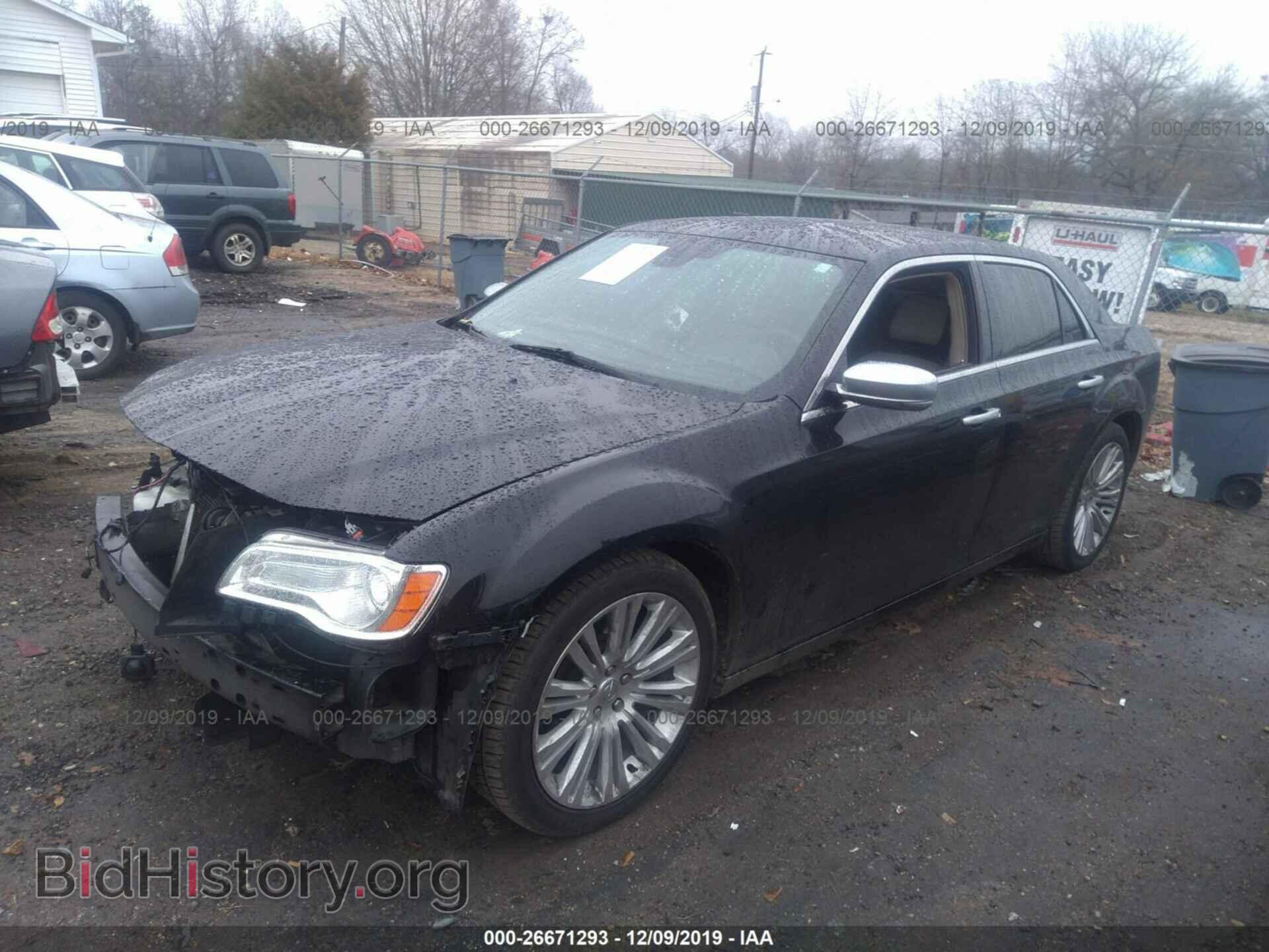 2013 Chrysler 300c - VIN: 2C3CCAPT5DH564355 - Фото 2