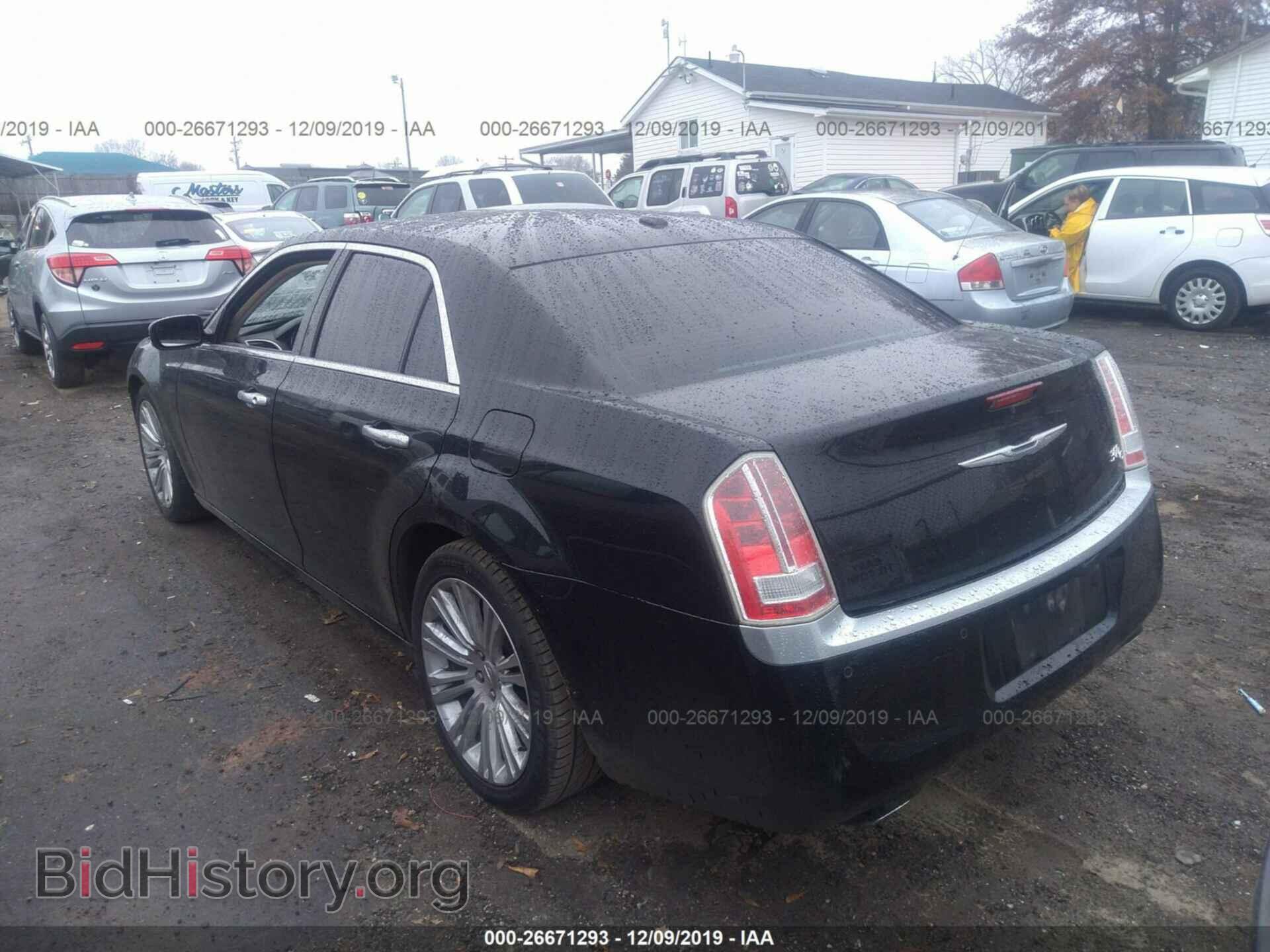 2013 Chrysler 300c - VIN: 2C3CCAPT5DH564355 - Фото 3