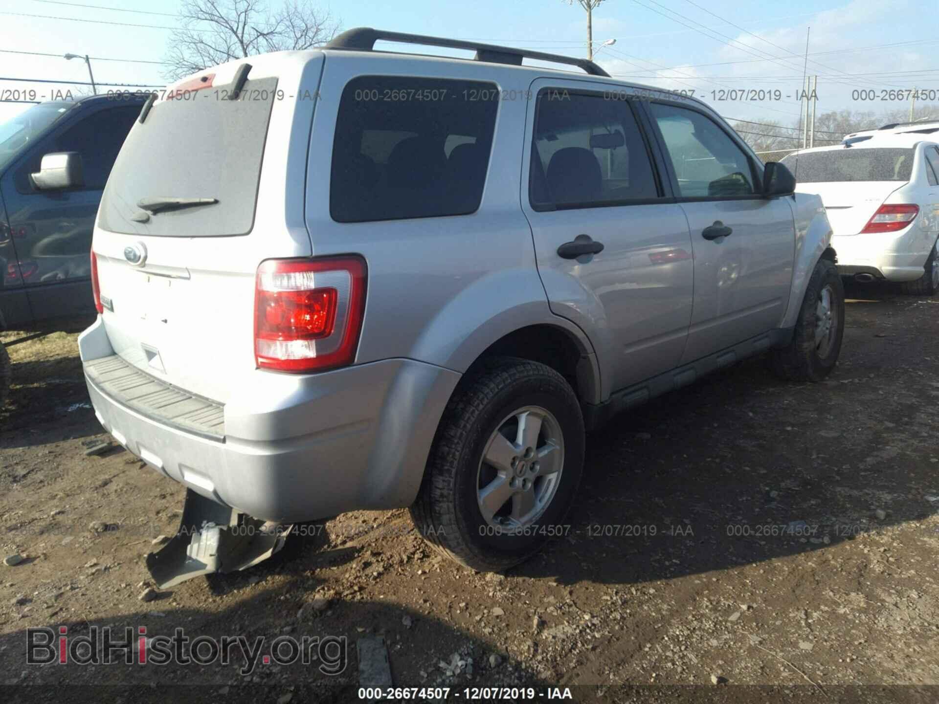 2011 Ford Escape - VIN: 1FMCU9D72BKB26215 - Фото 4