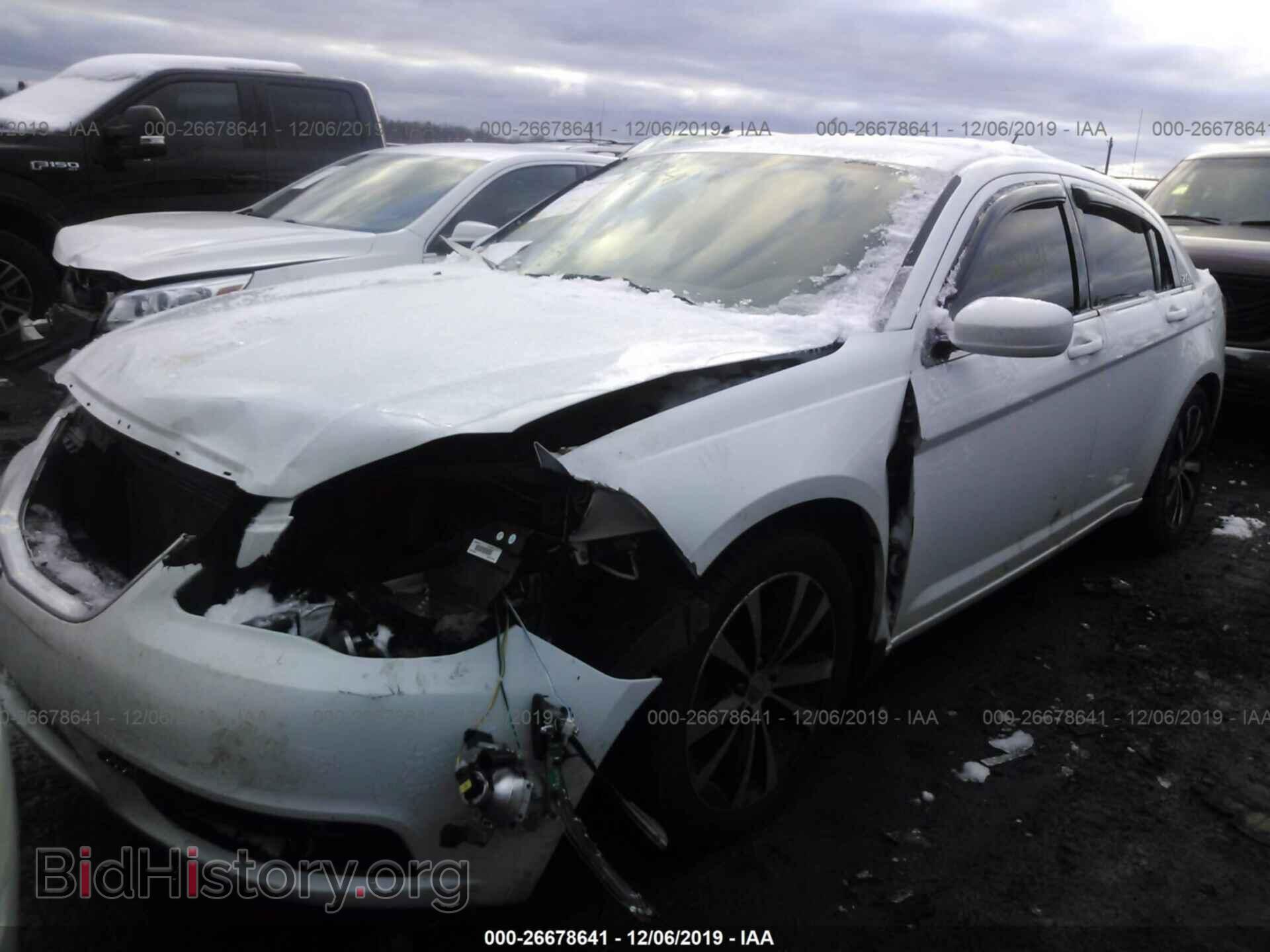 2013 CHRYSLER 200 - VIN: 1C3CCBBG2DN715403 - Photo 2