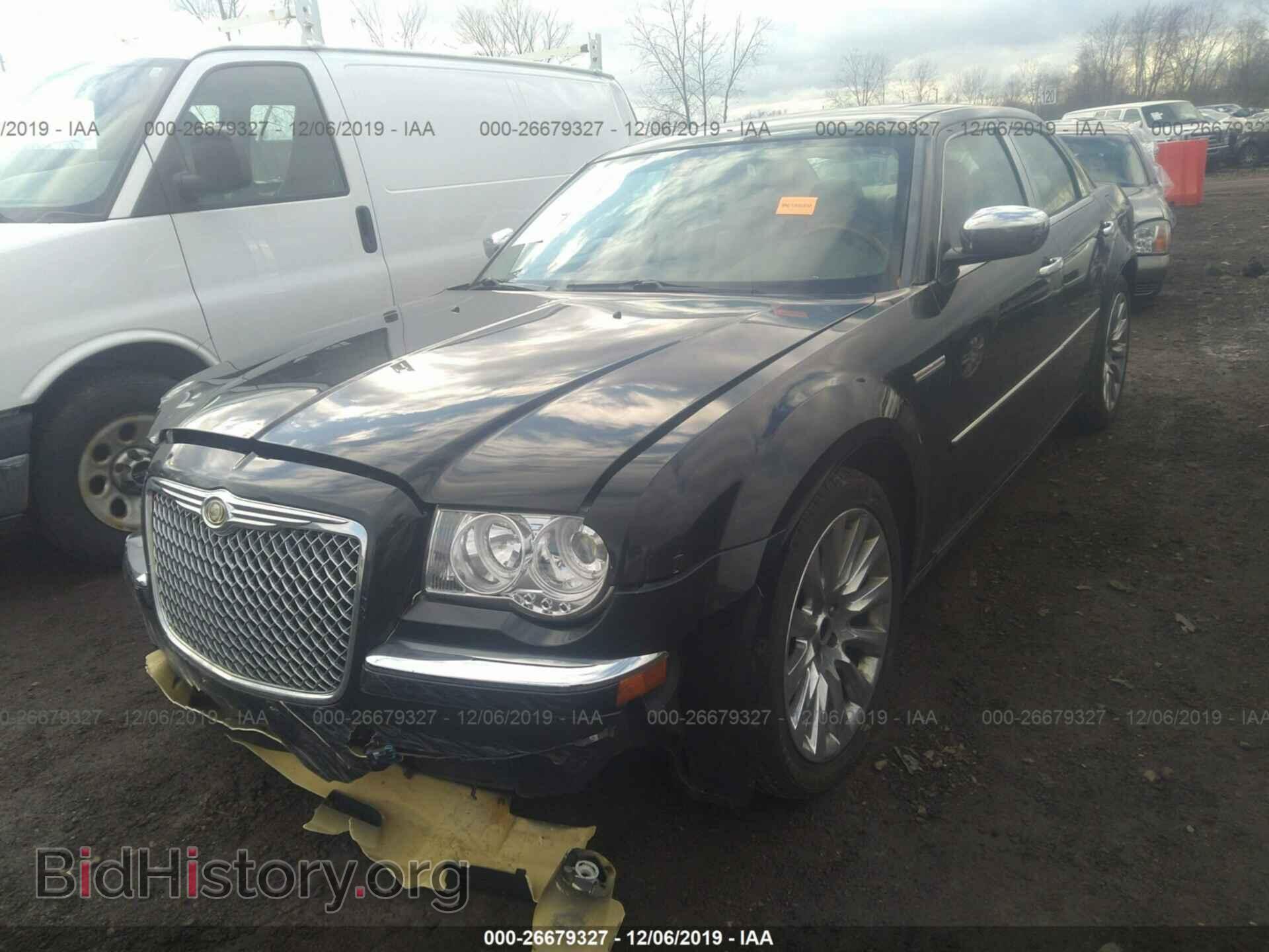 2009 CHRYSLER 300C - VIN: 2C3LA63T09H583010 - Фото 2