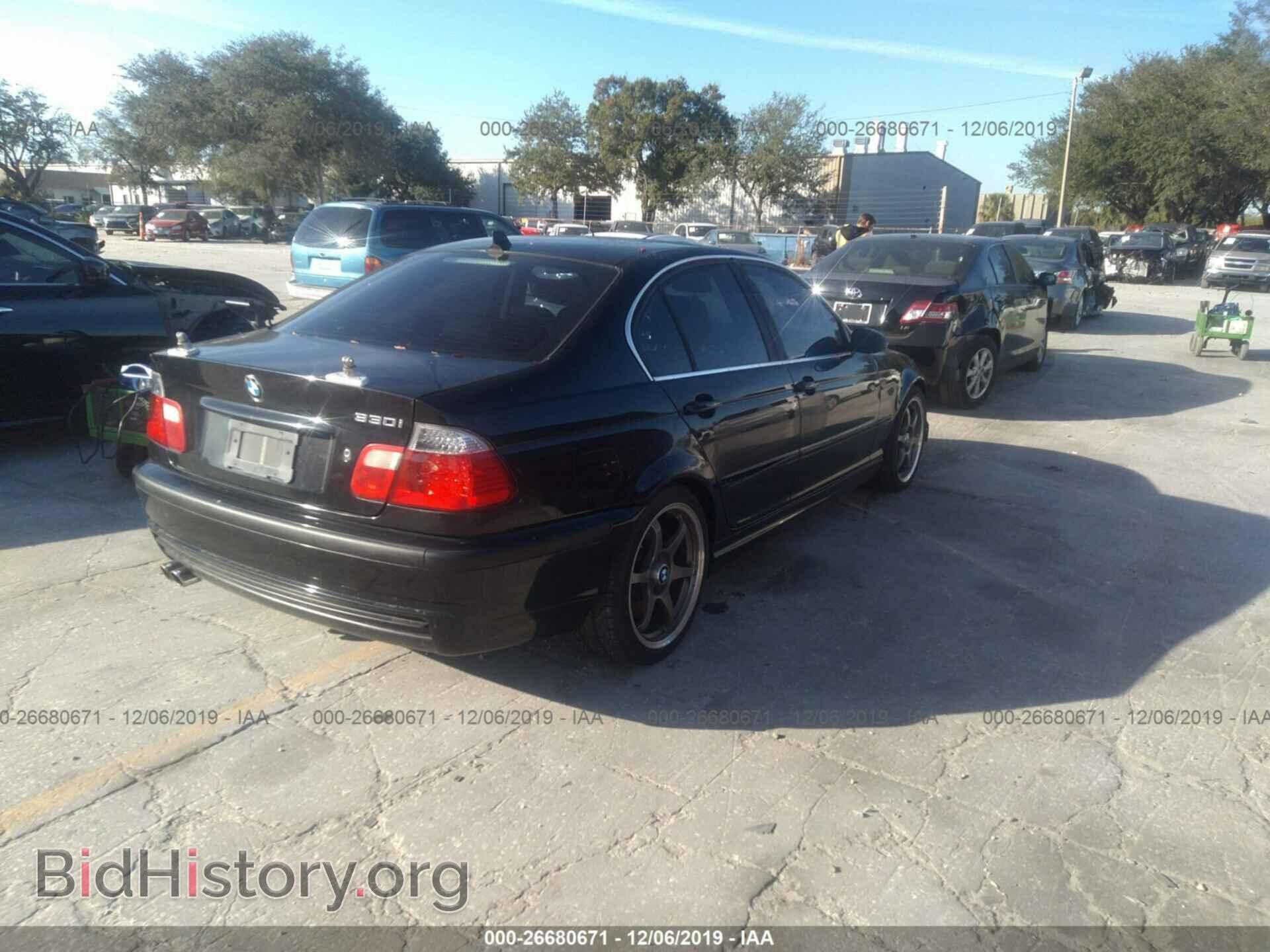 2004 BMW 330 - VIN: WBAEV53484KM06554 - Photo 4