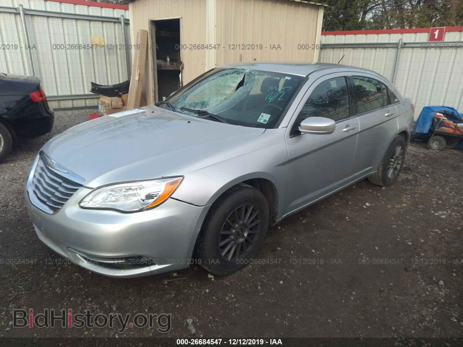 2012 CHRYSLER 200 - VIN: 1C3CCBAB0CN319829 - Photo 2